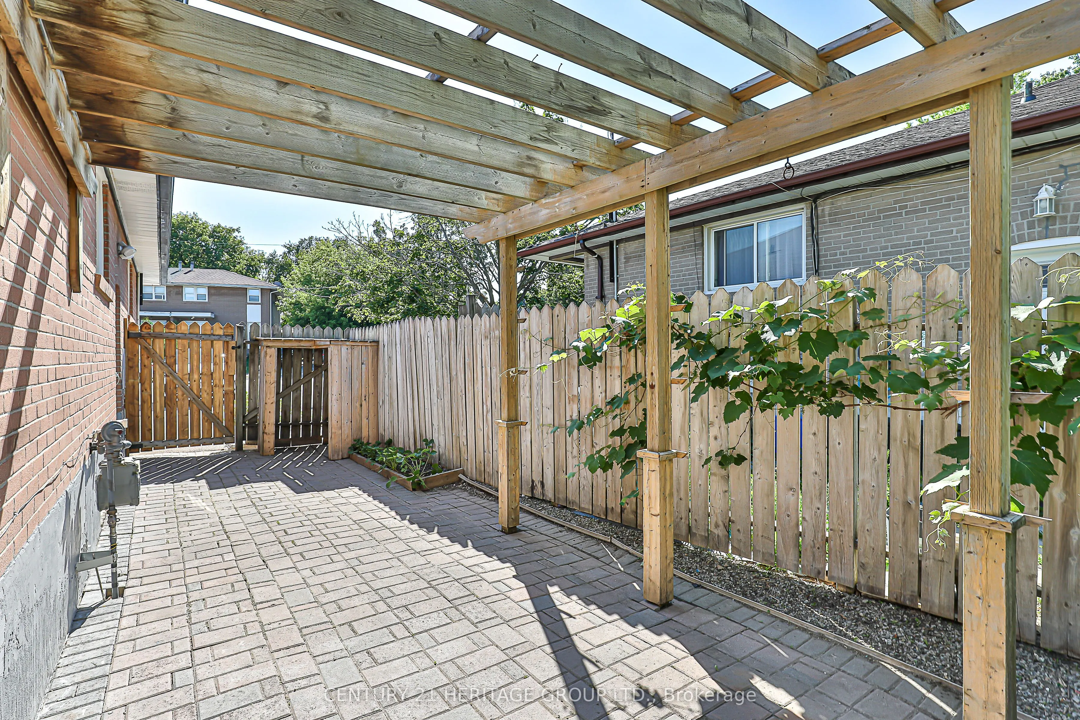 225 Septonne Avenue, #B