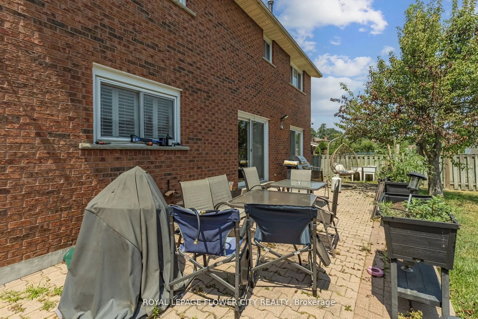 15 Thistle Ridge Drive E