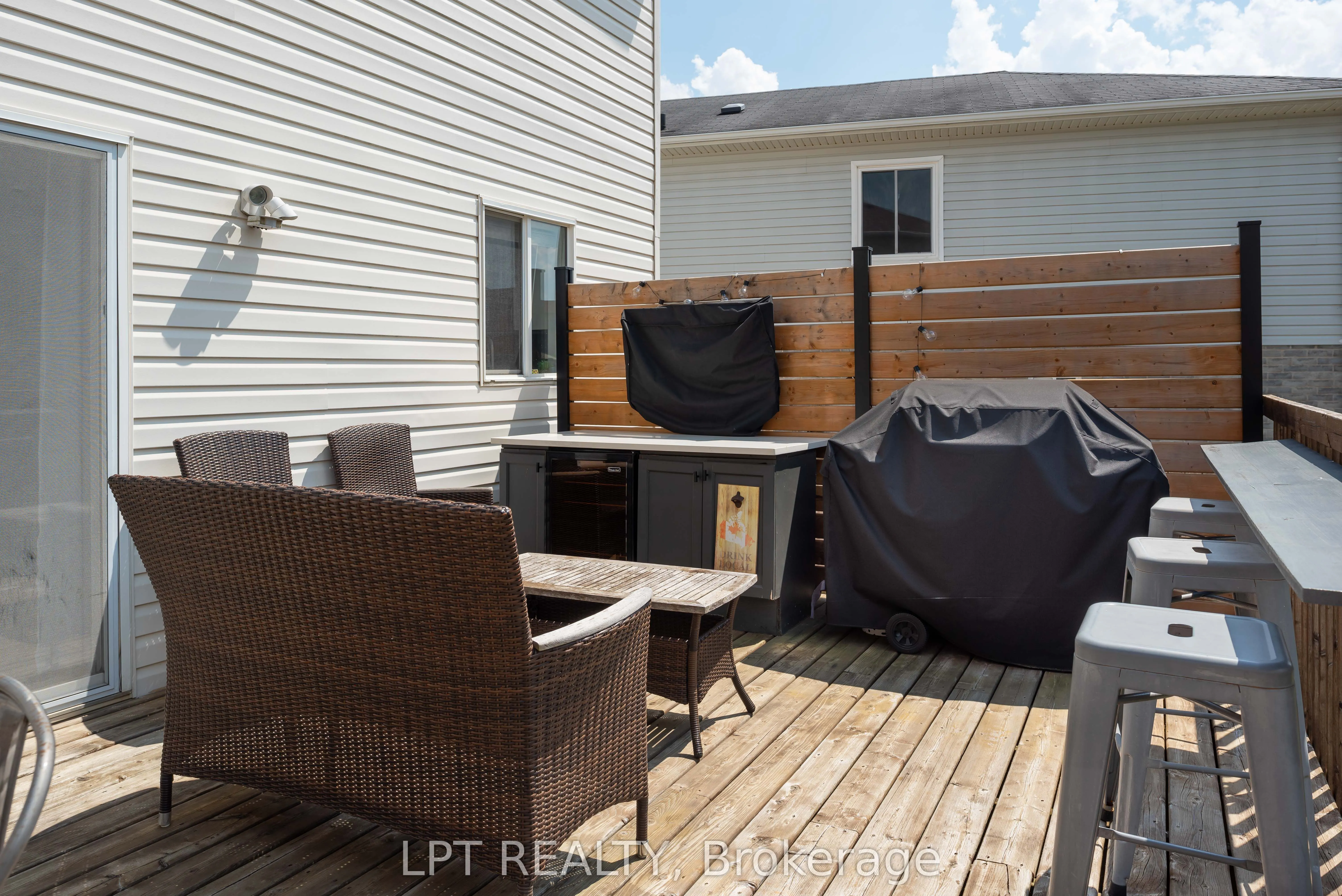 11 Lookout Street