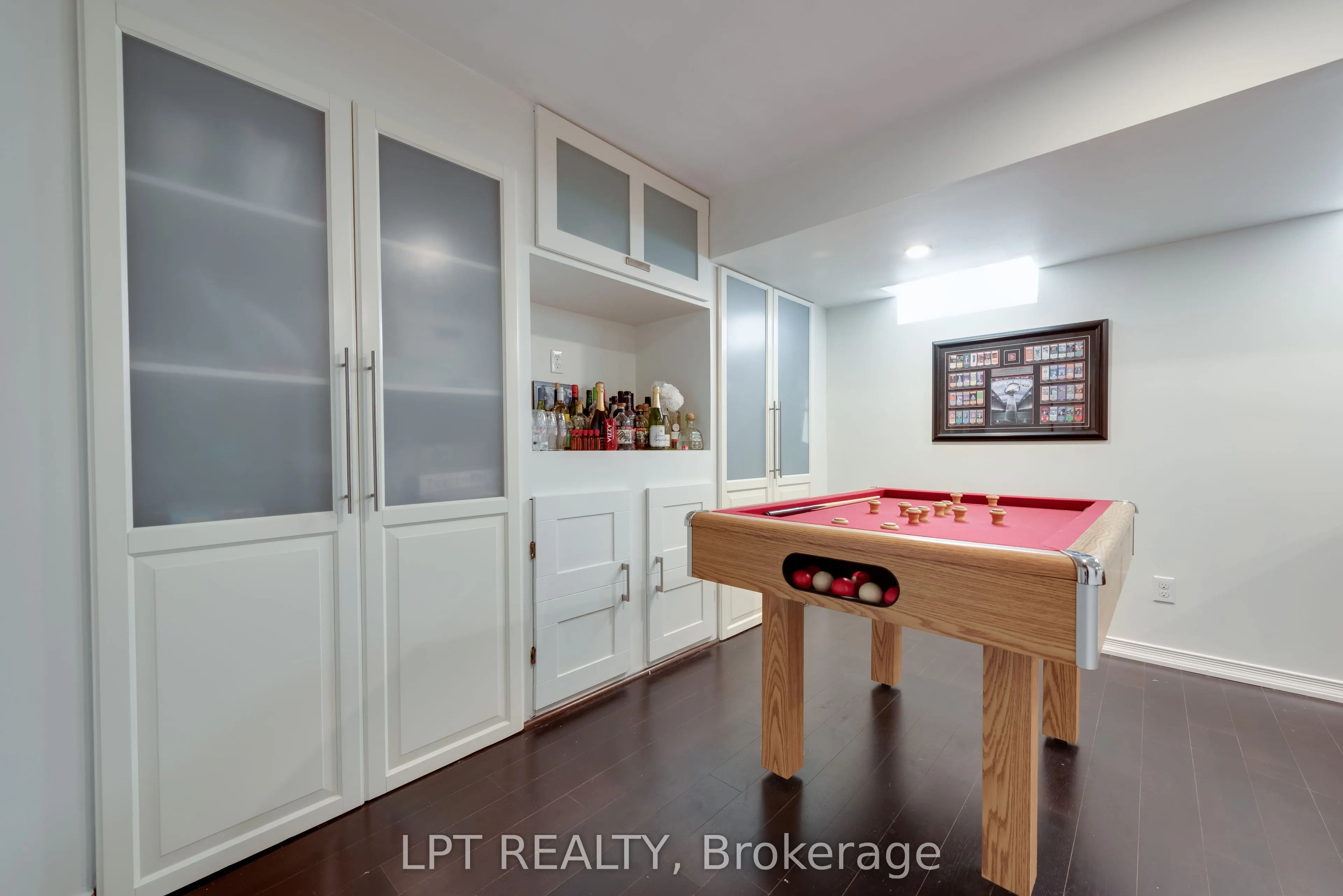 11 Lookout Street