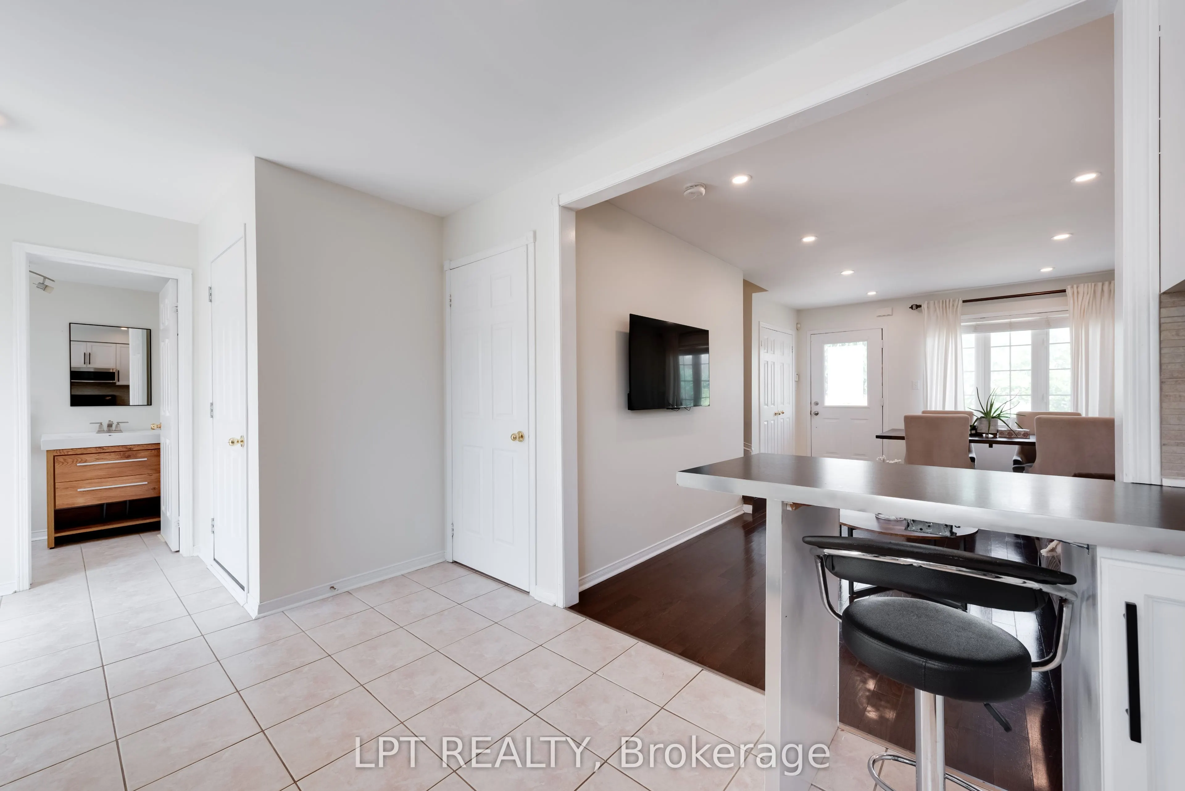 11 Lookout Street