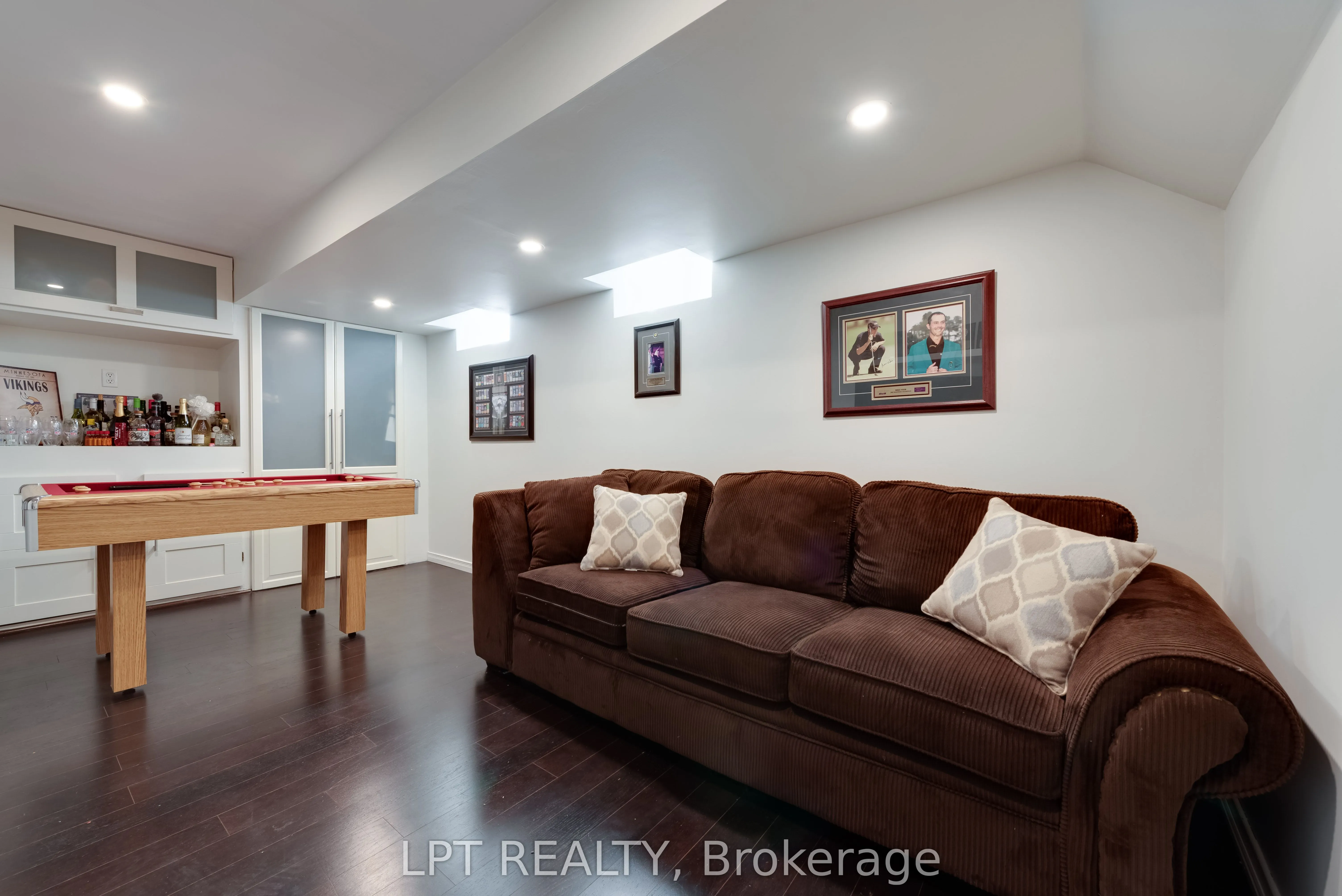 11 Lookout Street