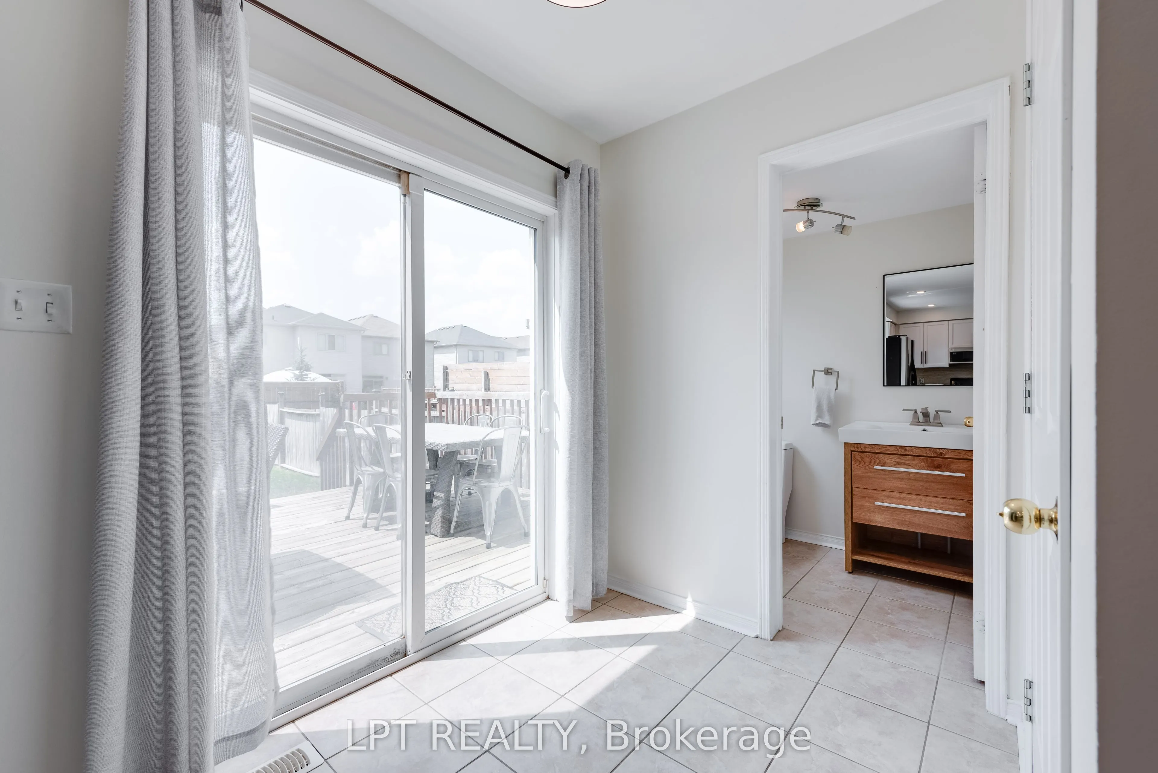 11 Lookout Street