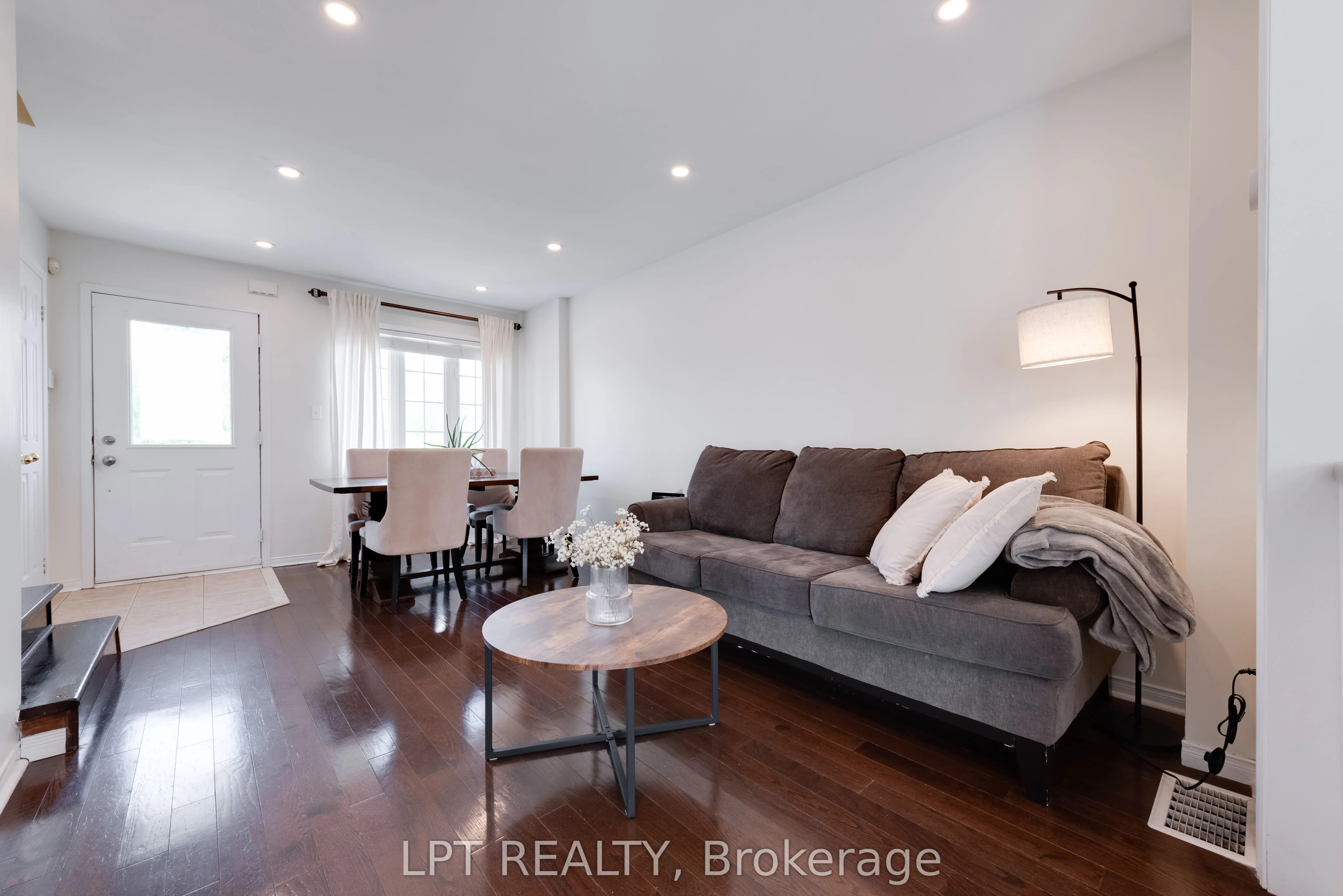 11 Lookout Street