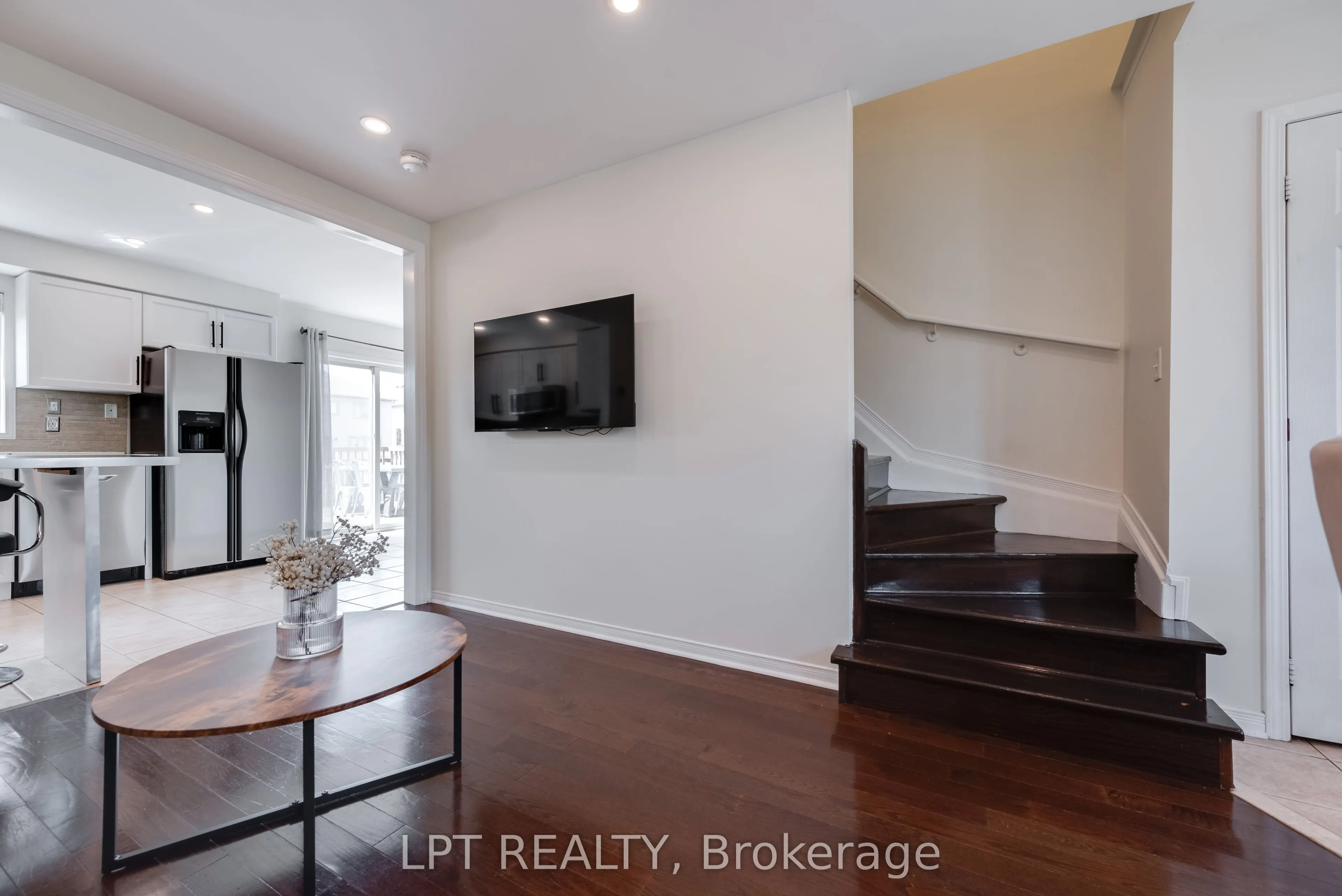 11 Lookout Street