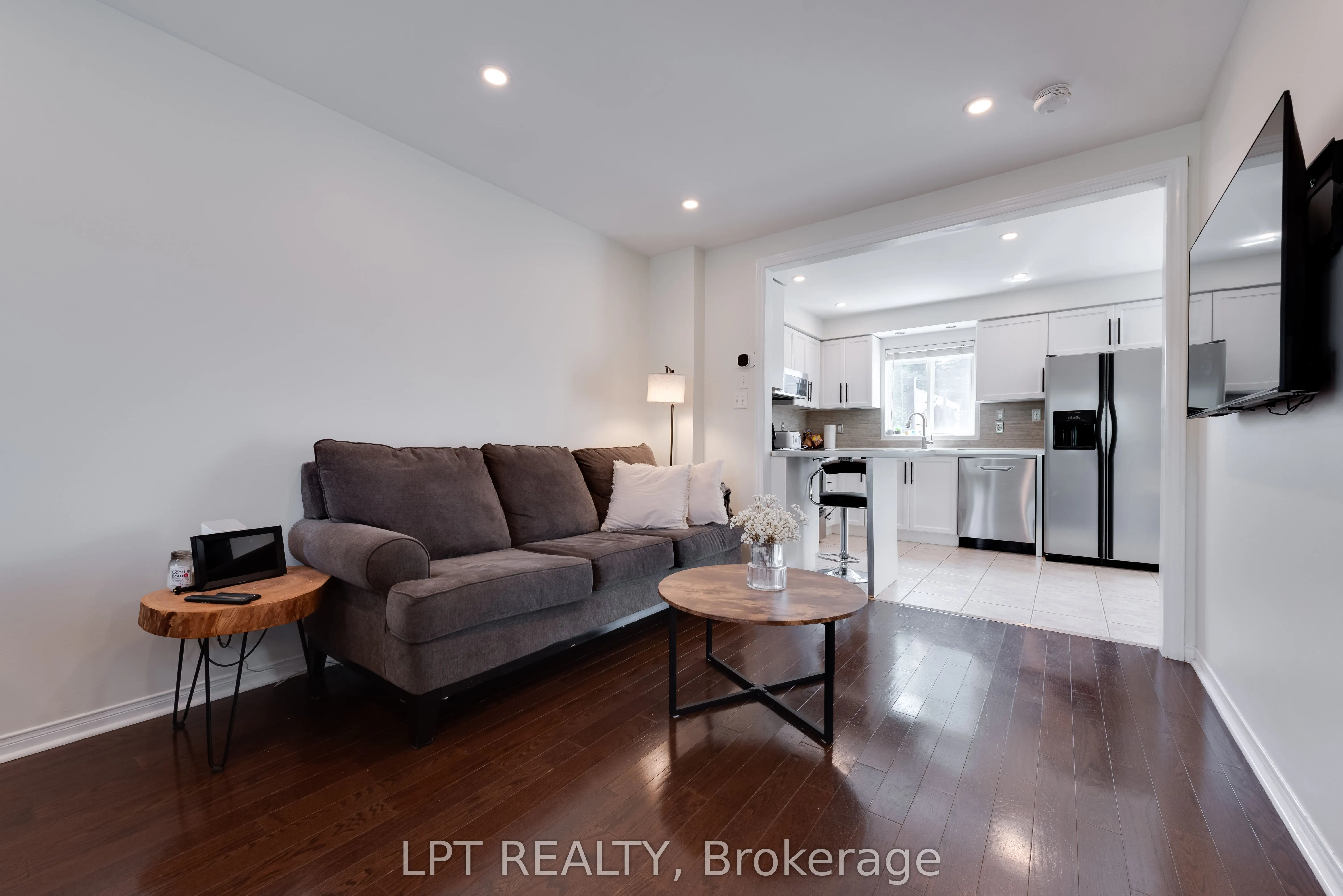 11 Lookout Street