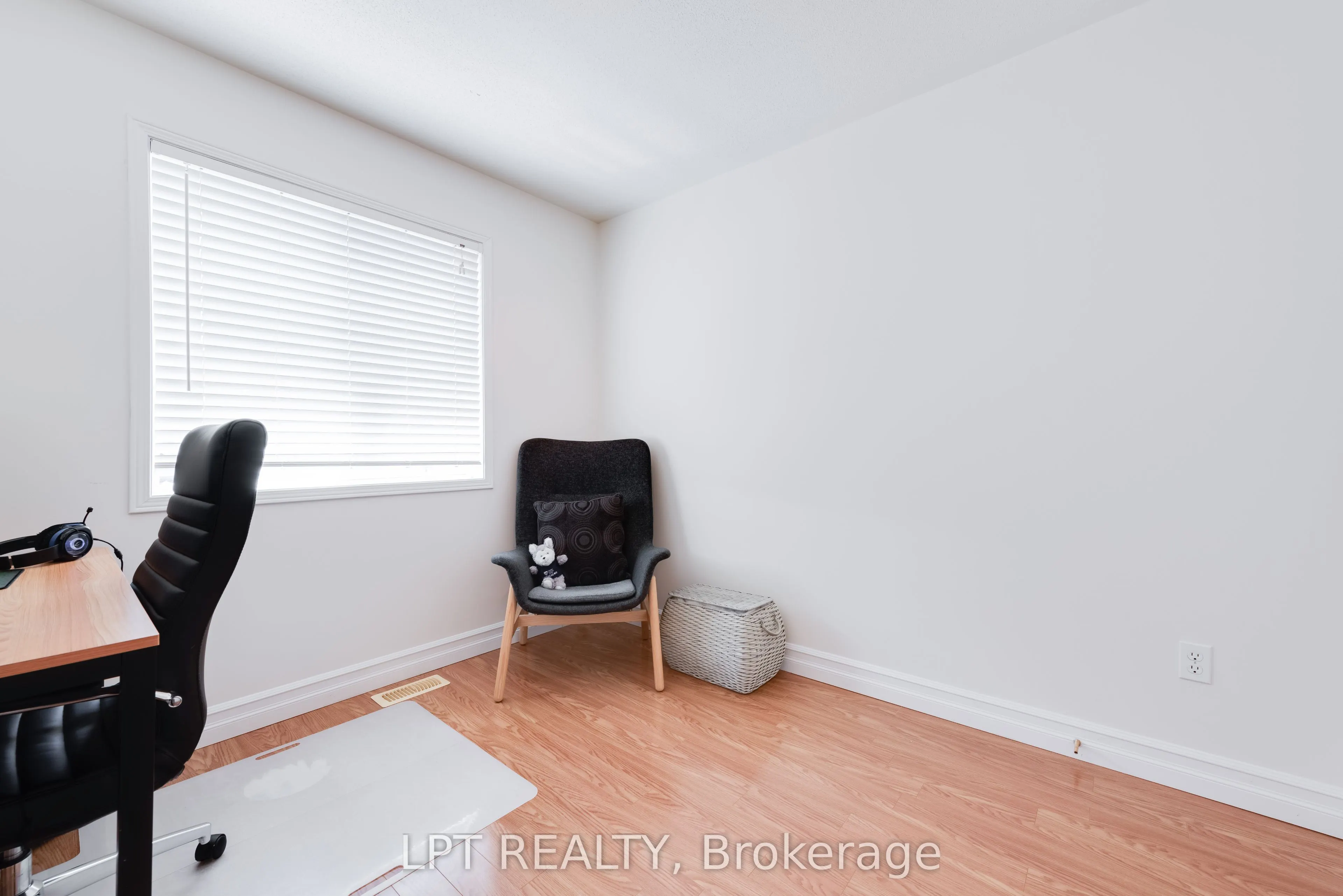 11 Lookout Street