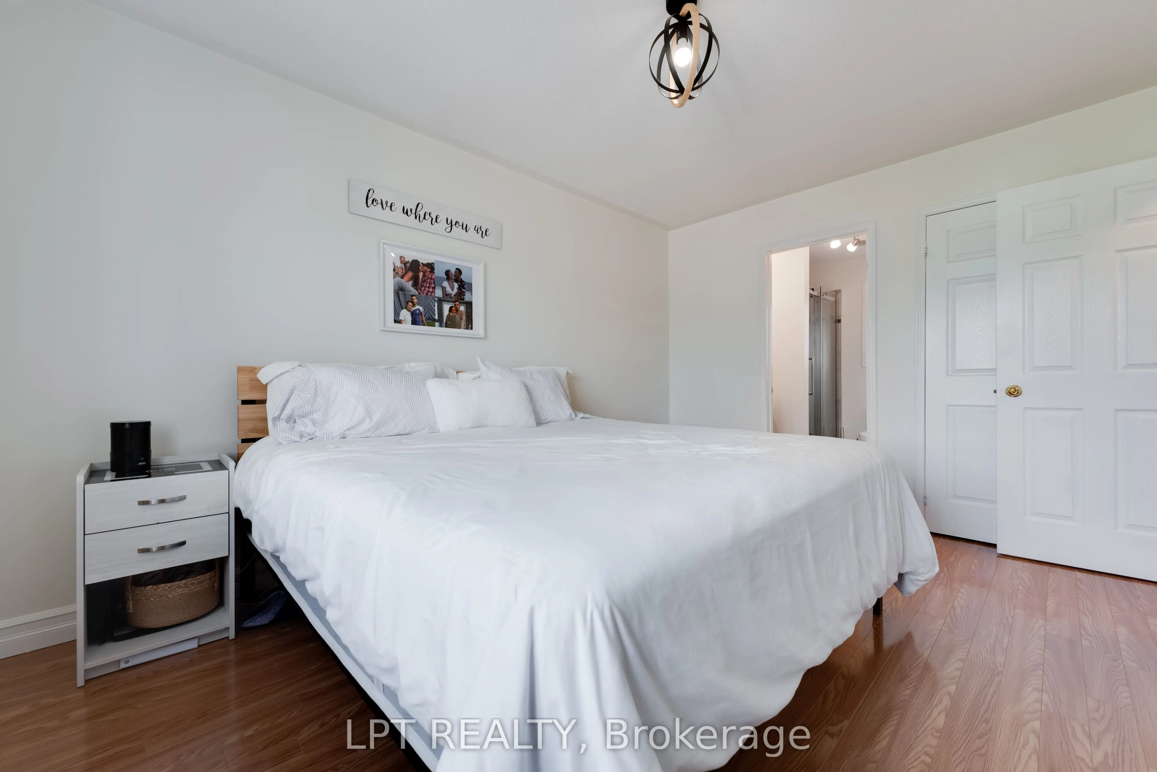 11 Lookout Street