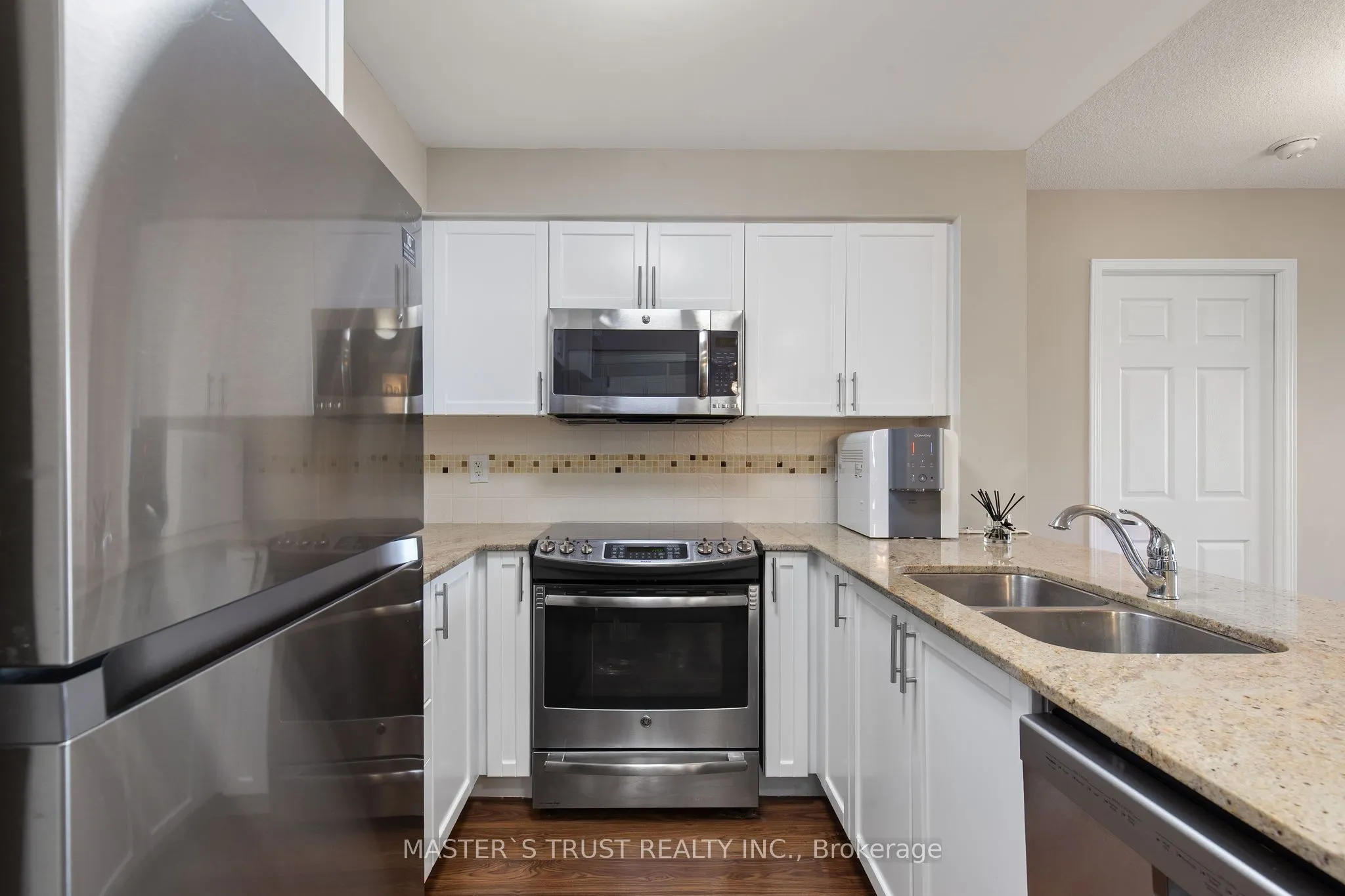 75 King William Crescent, #411