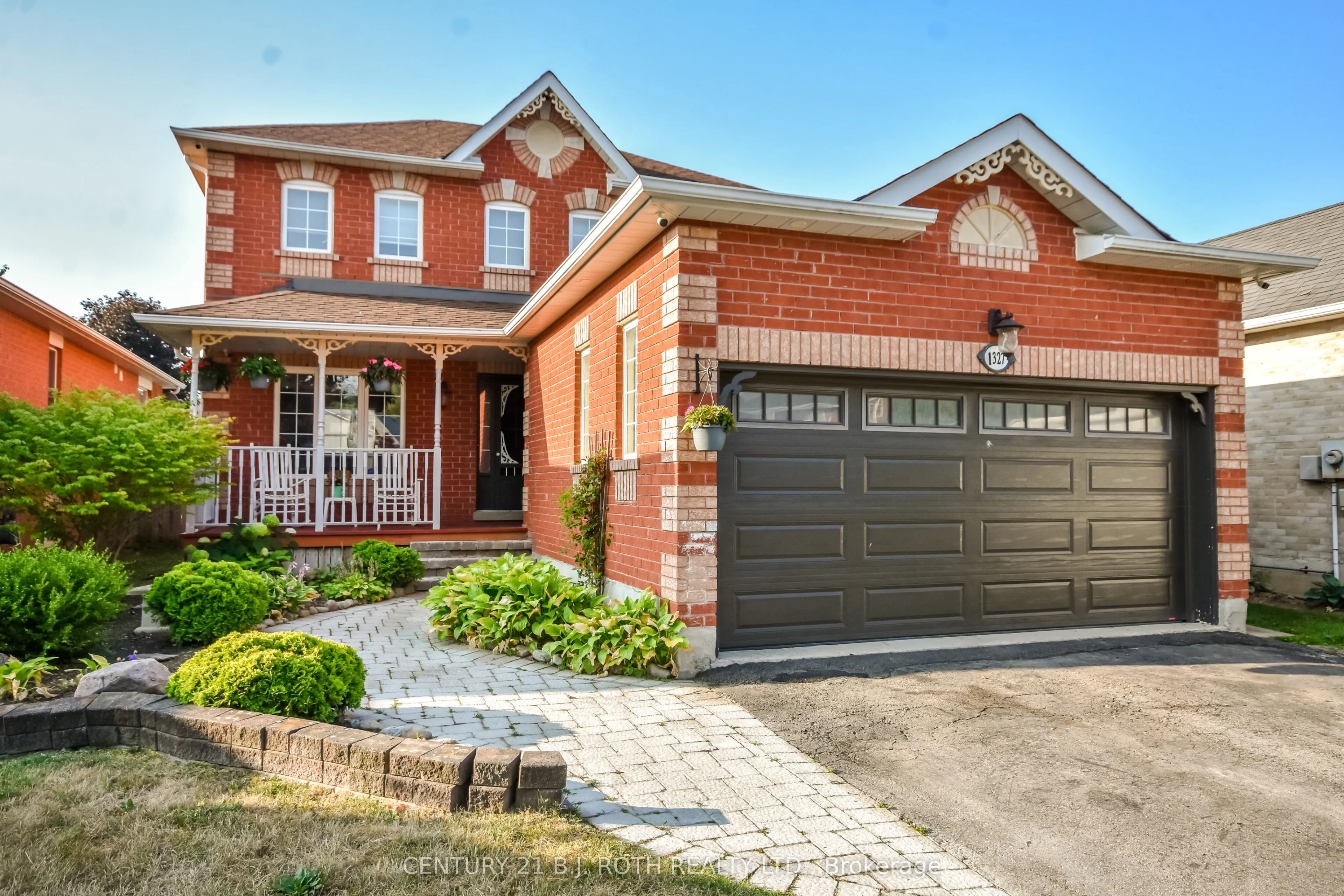 1327 Vincent Crescent