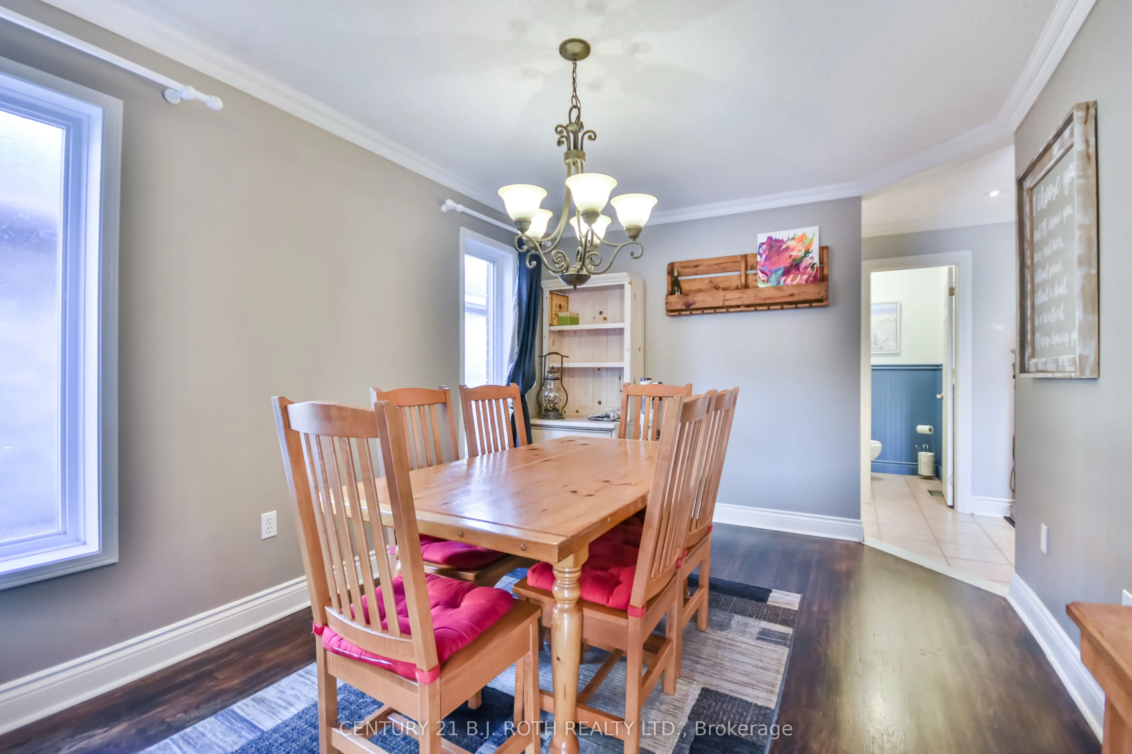 1327 Vincent Crescent