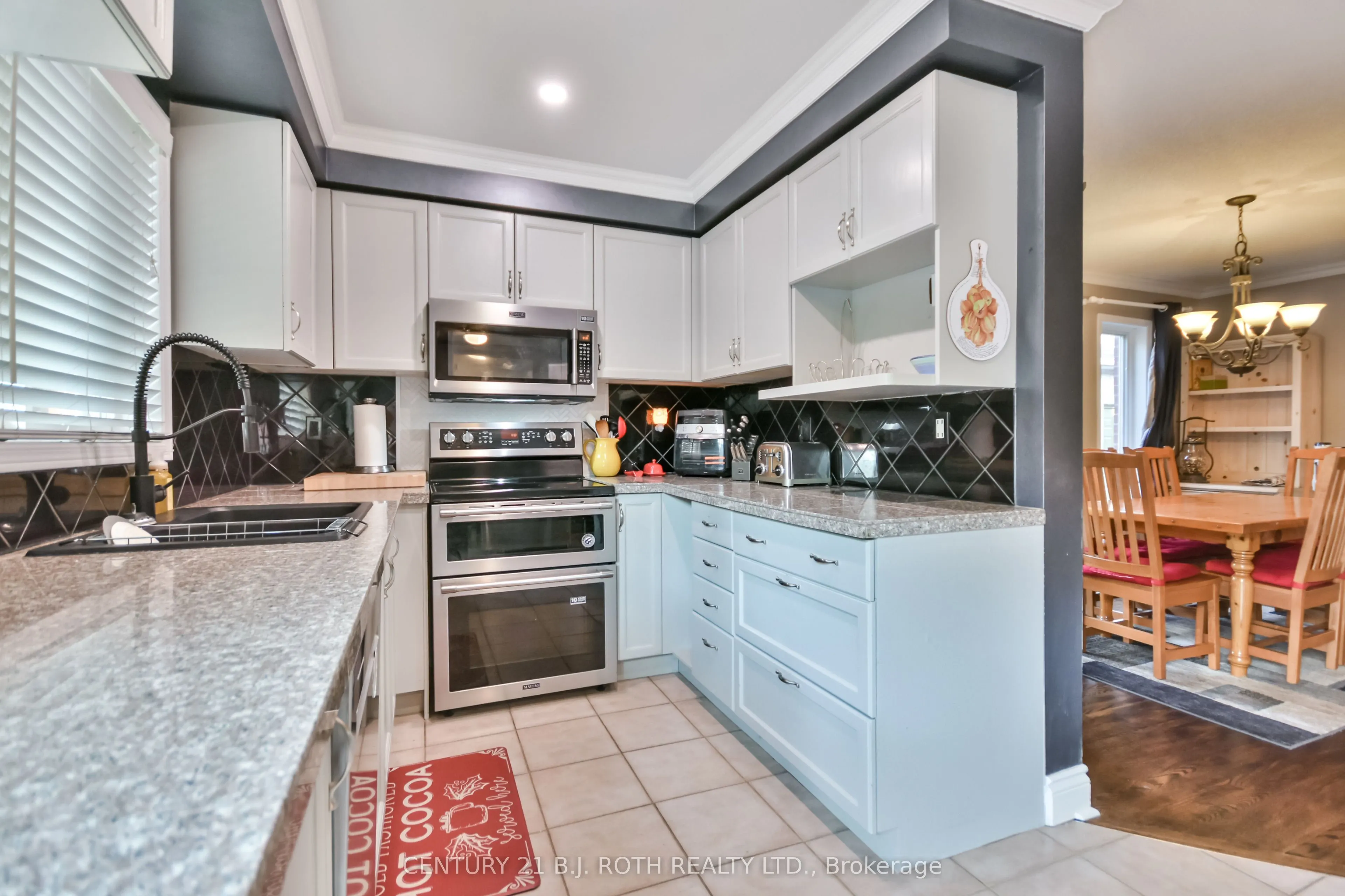 1327 Vincent Crescent