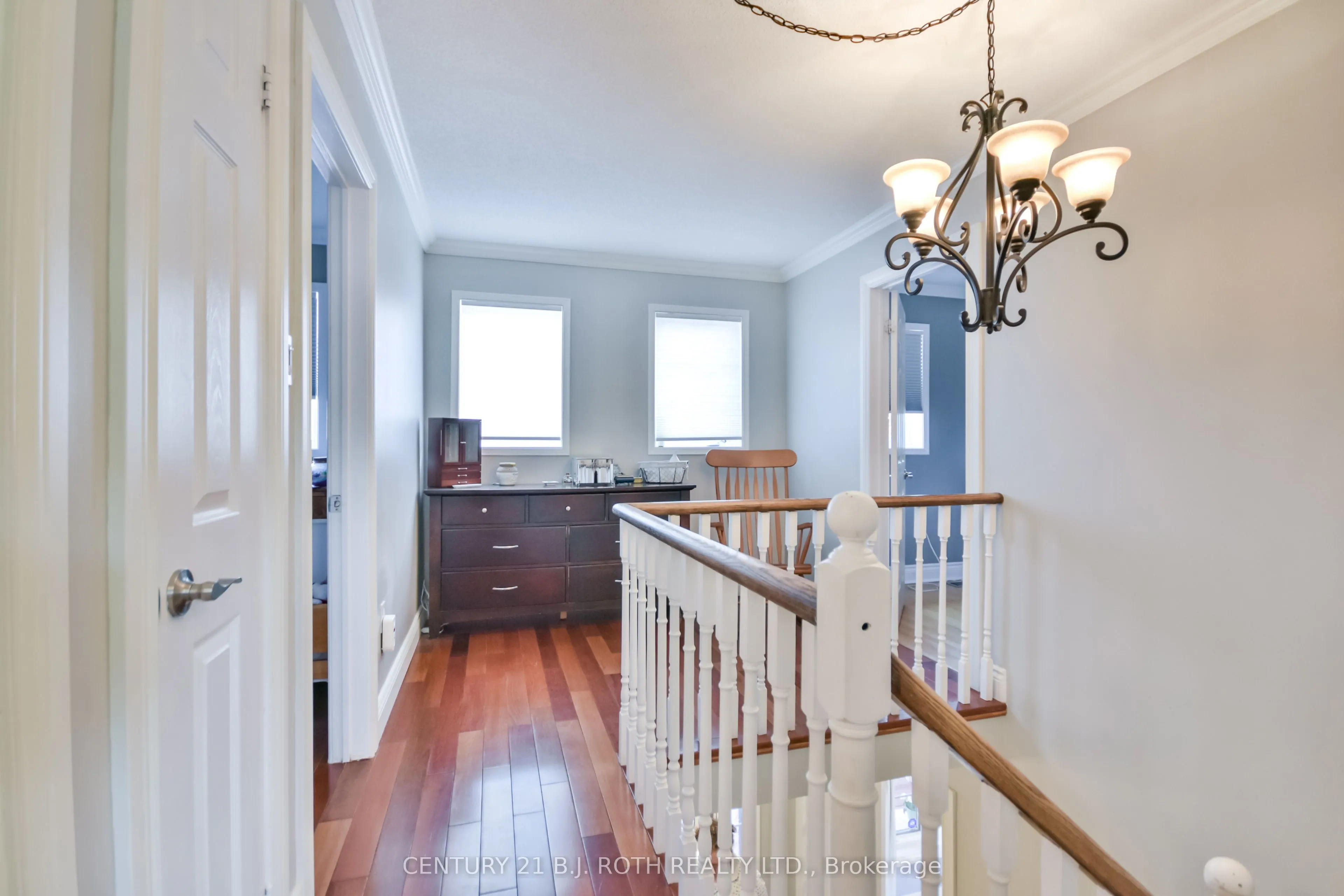 1327 Vincent Crescent