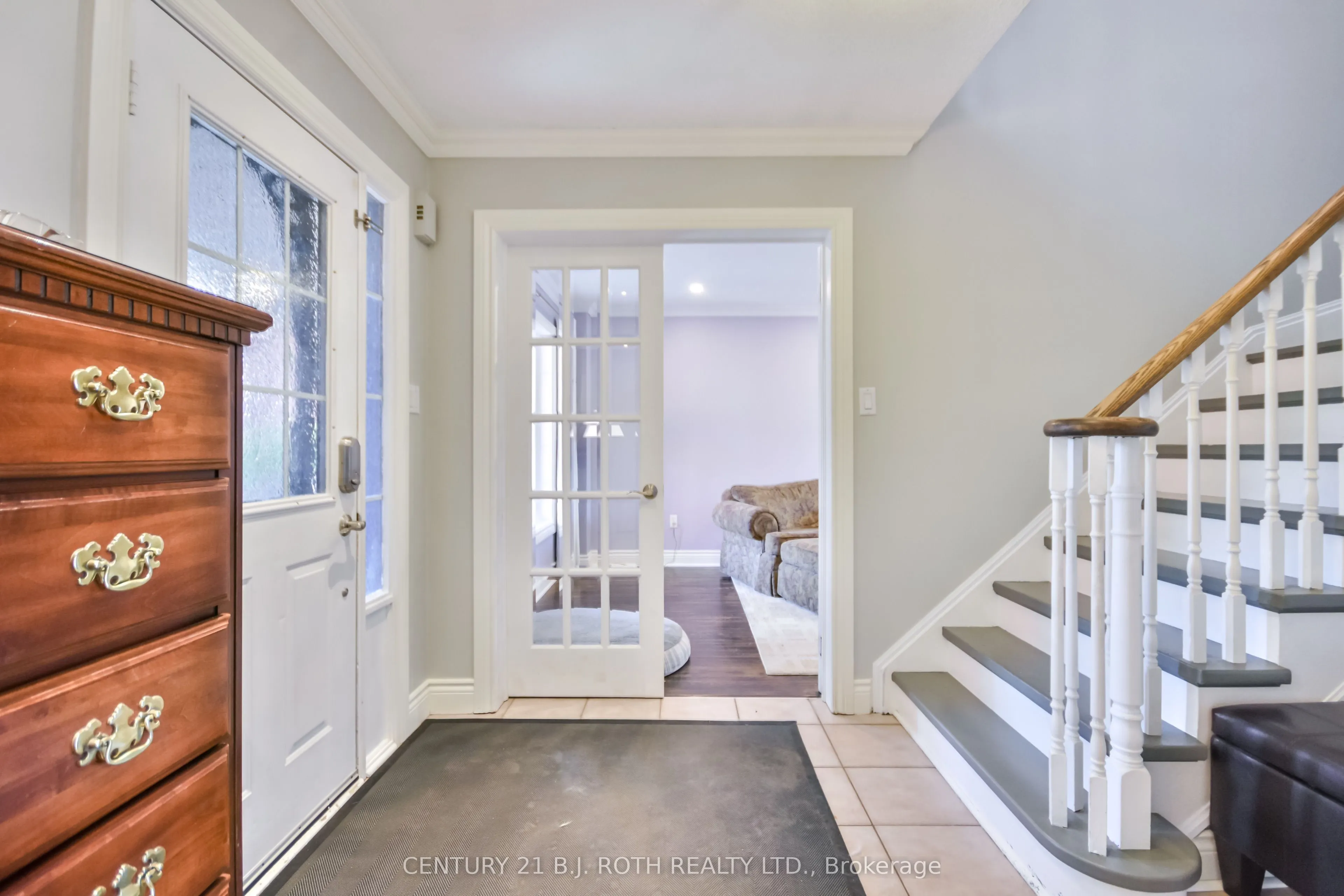 1327 Vincent Crescent