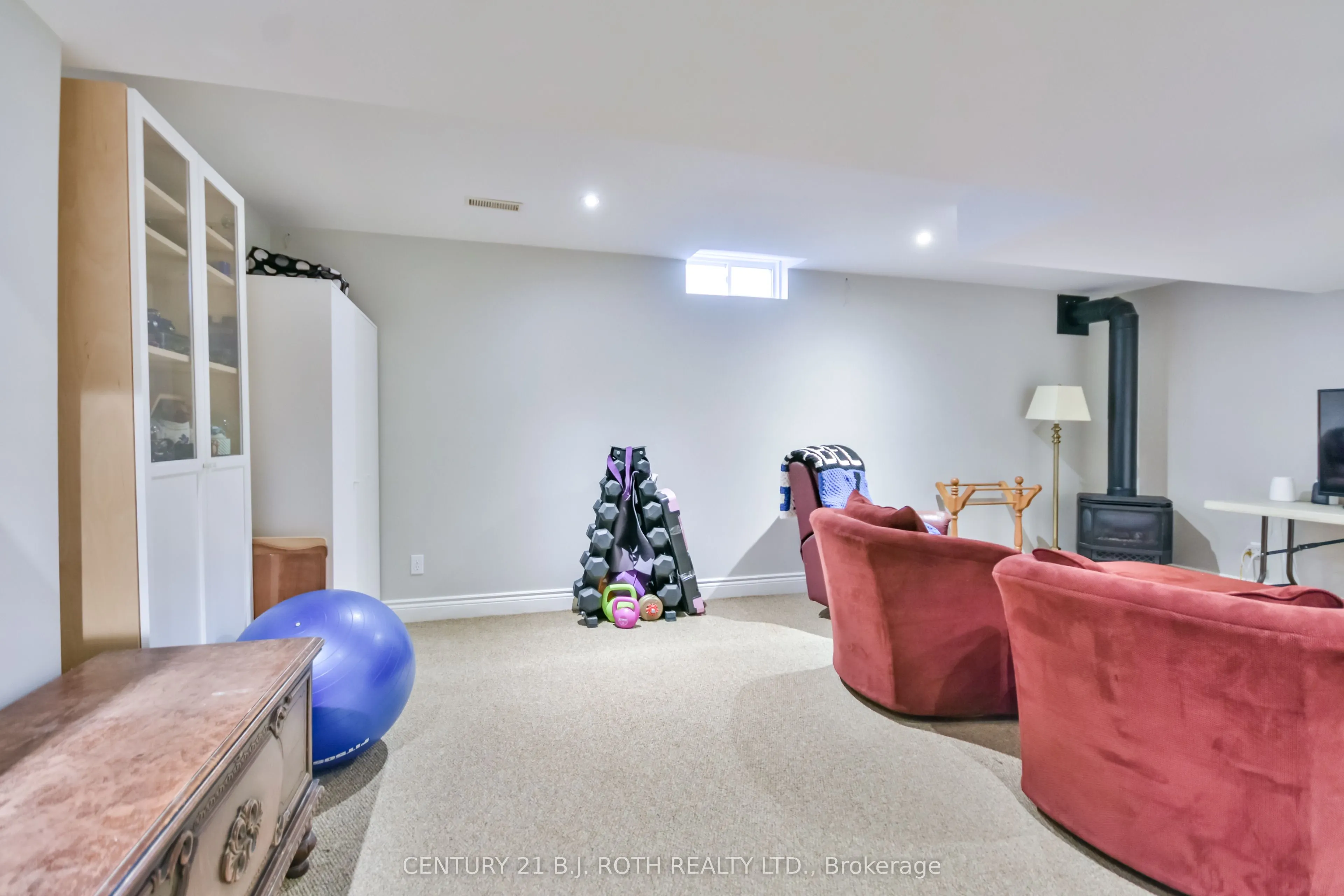1327 Vincent Crescent