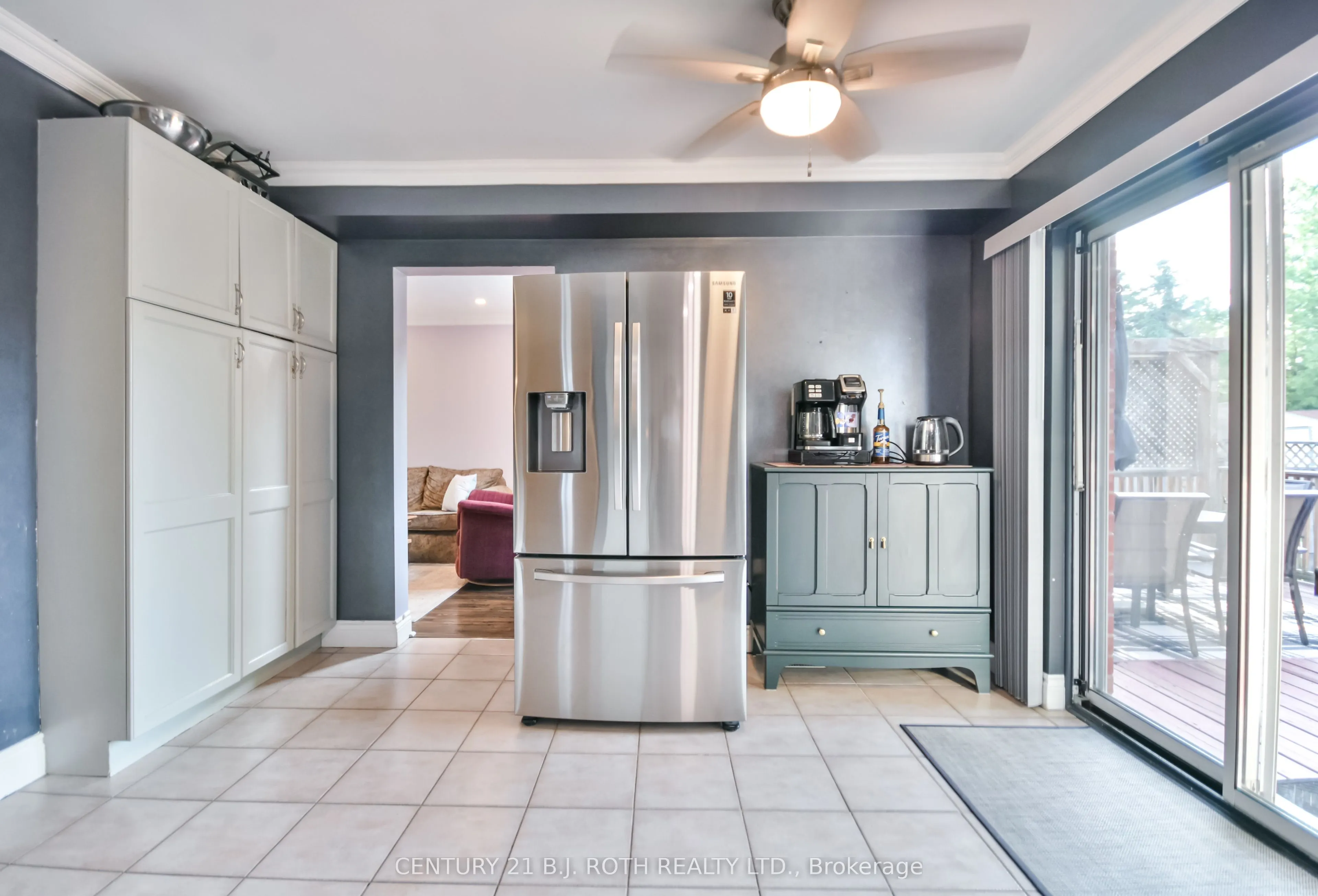 1327 Vincent Crescent