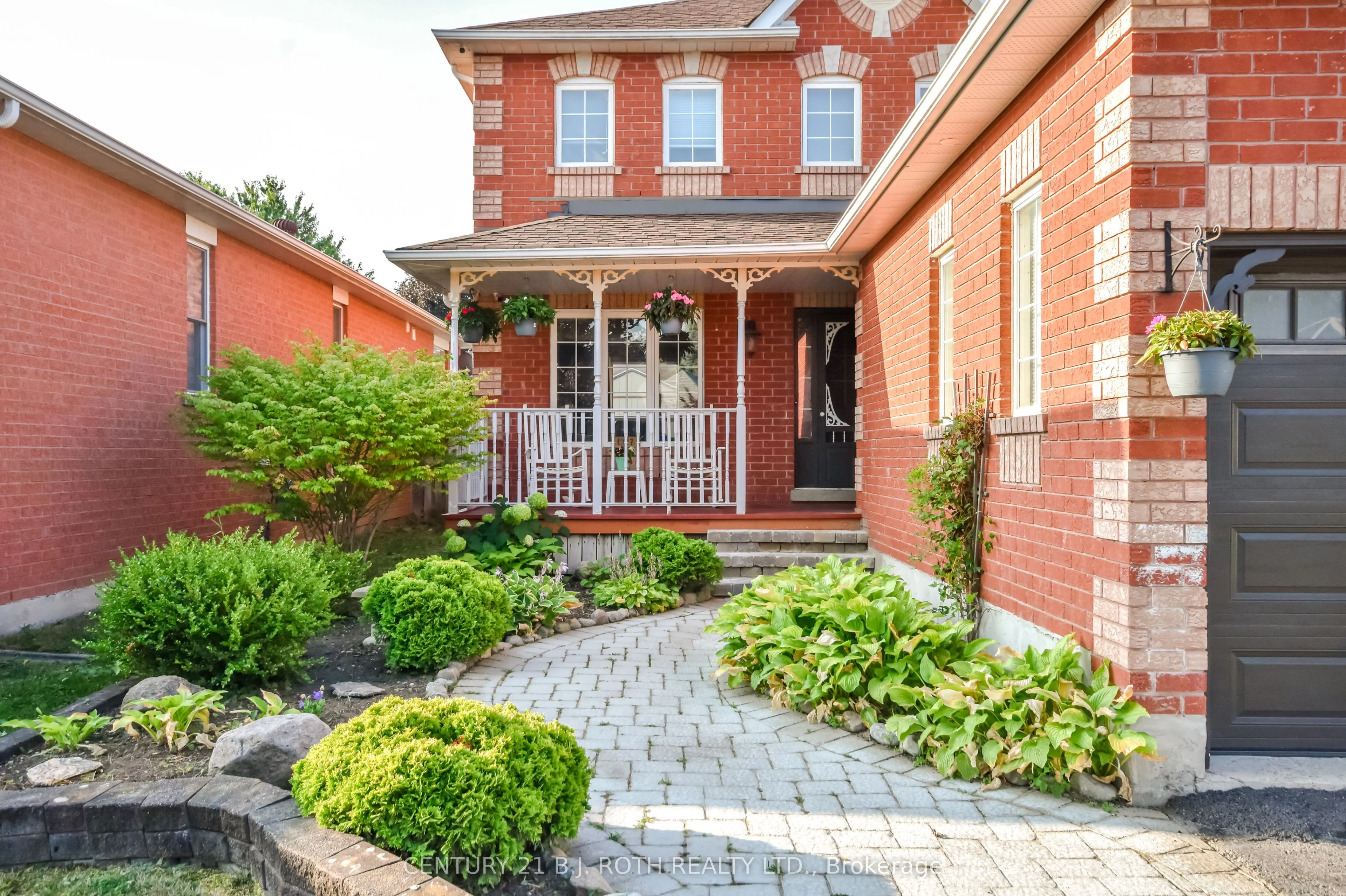 1327 Vincent Crescent