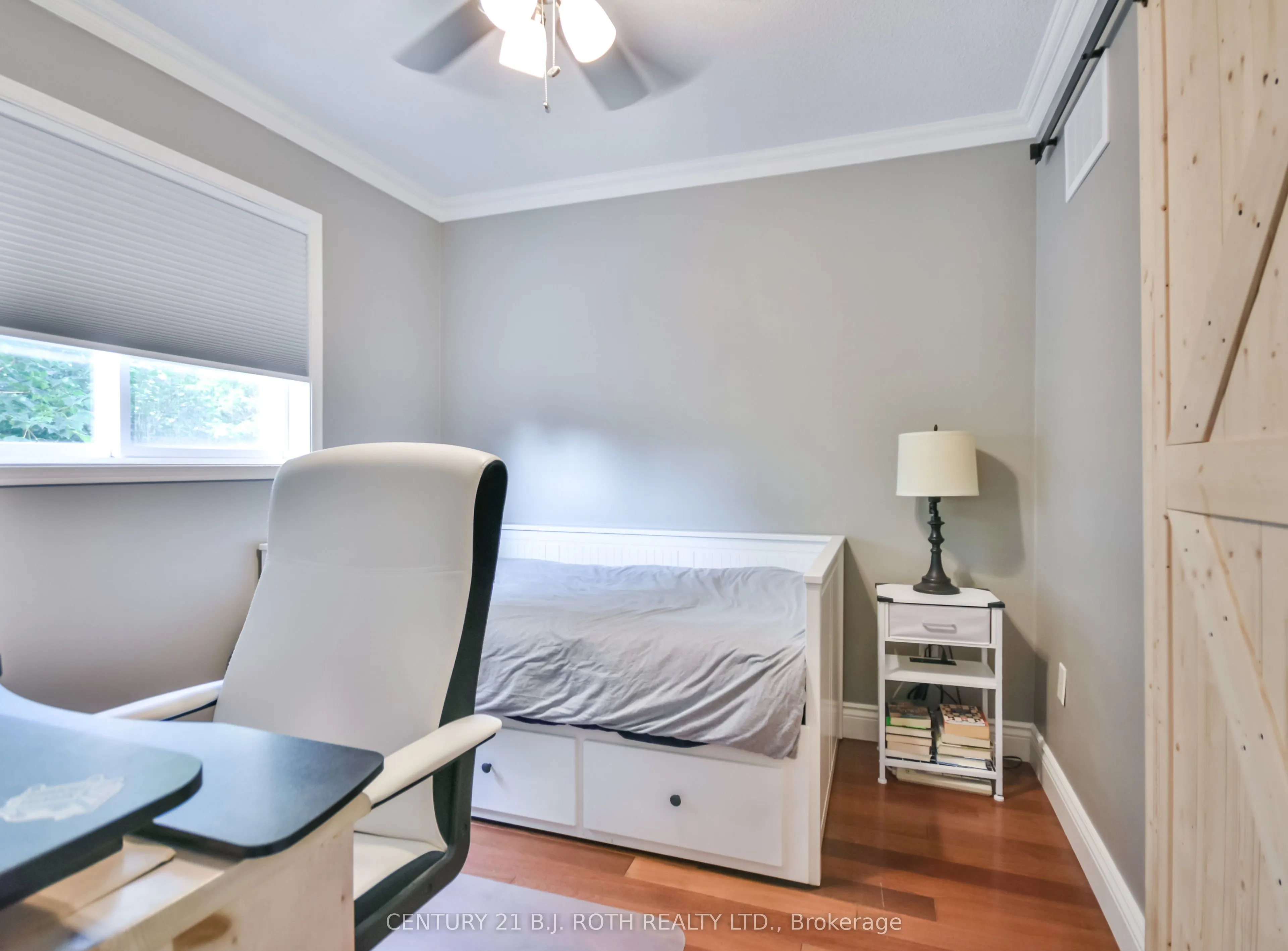 1327 Vincent Crescent