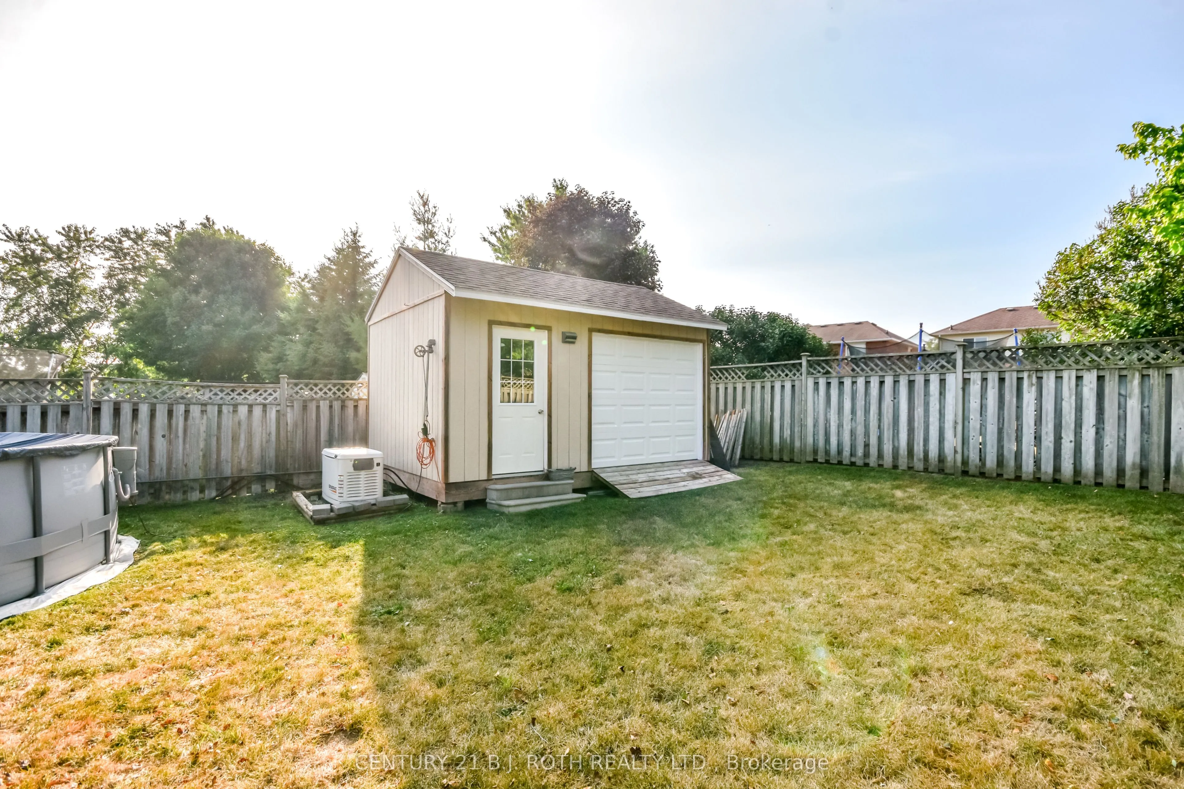 1327 Vincent Crescent