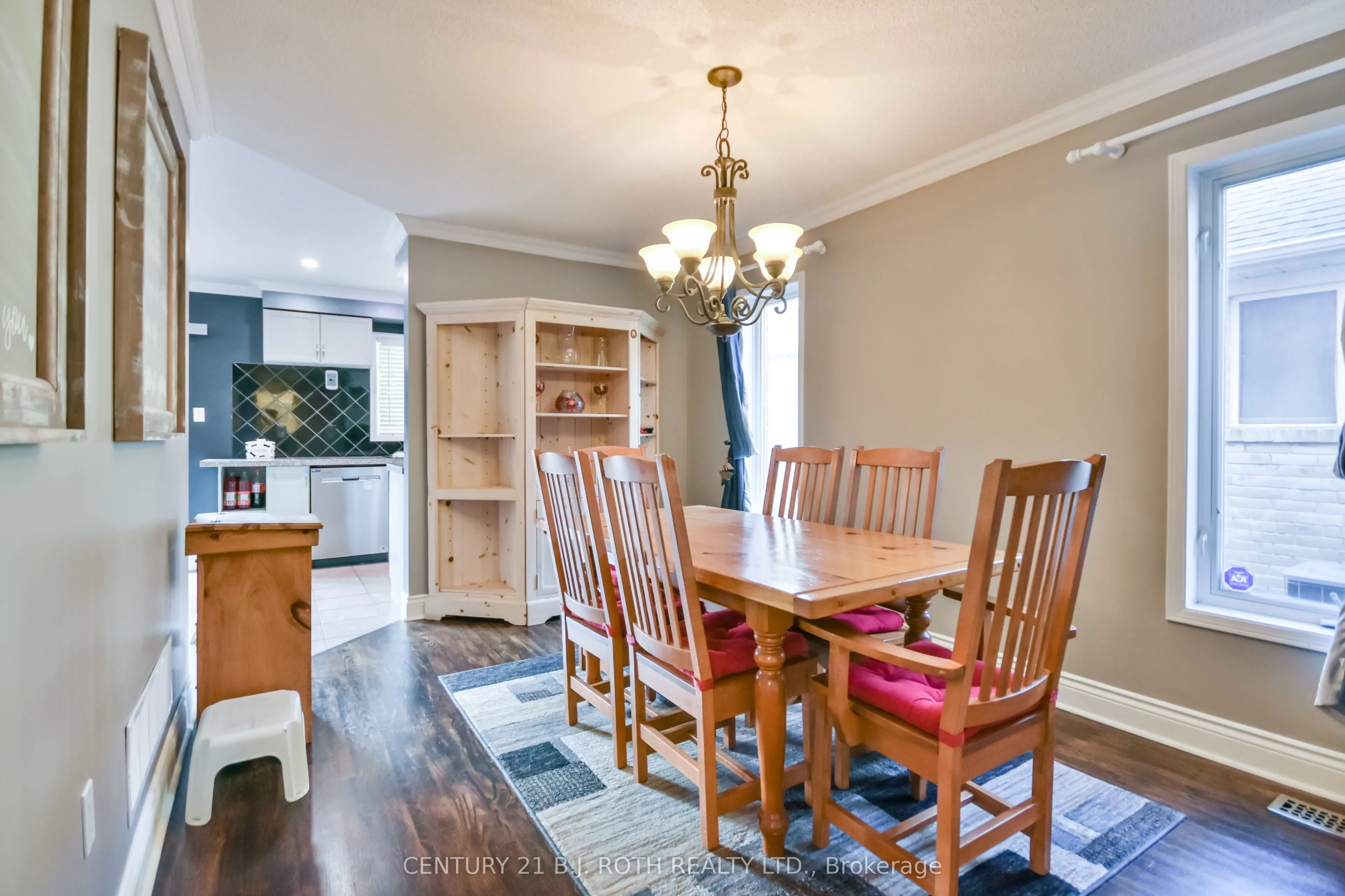 1327 Vincent Crescent