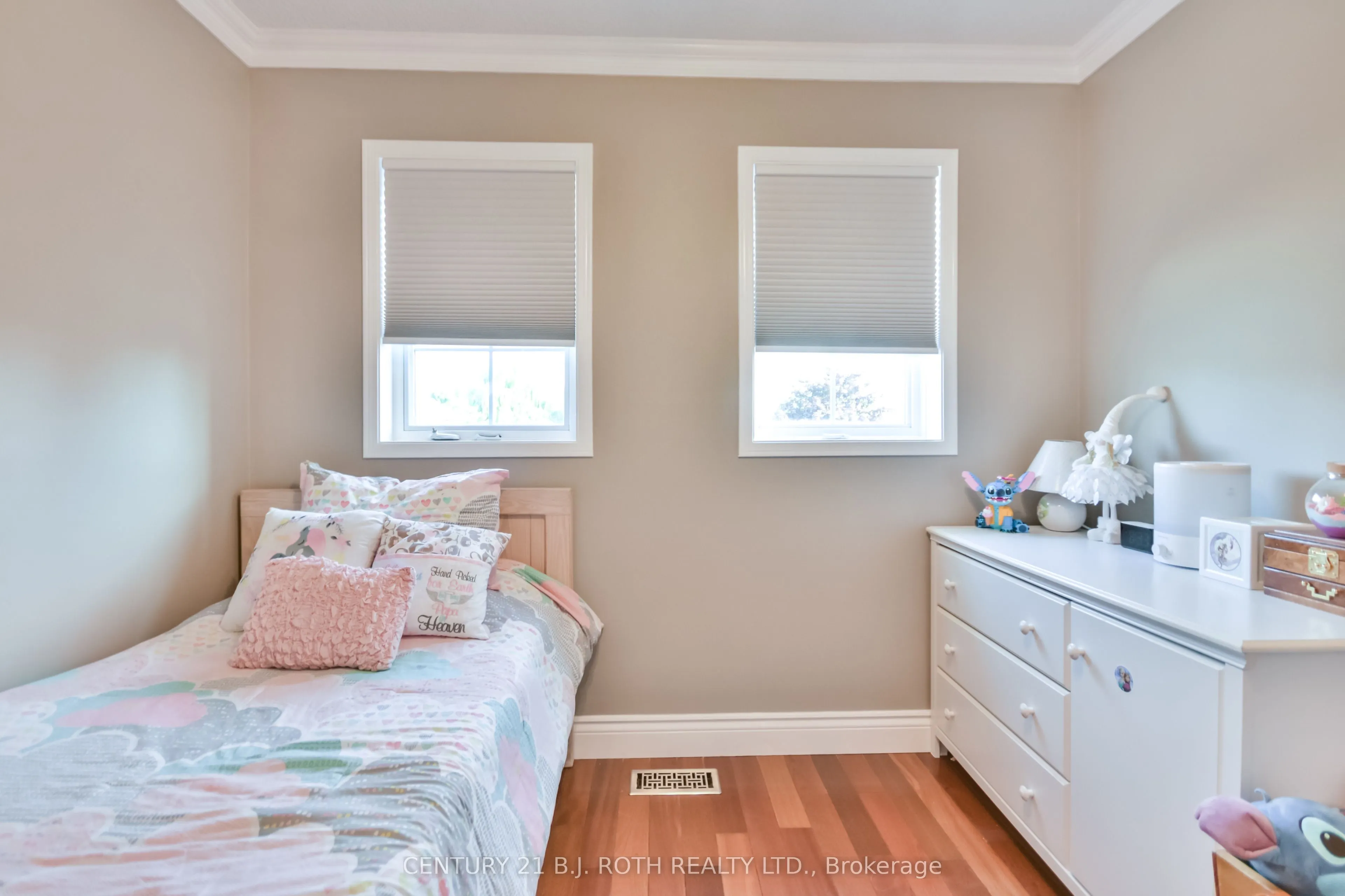 1327 Vincent Crescent