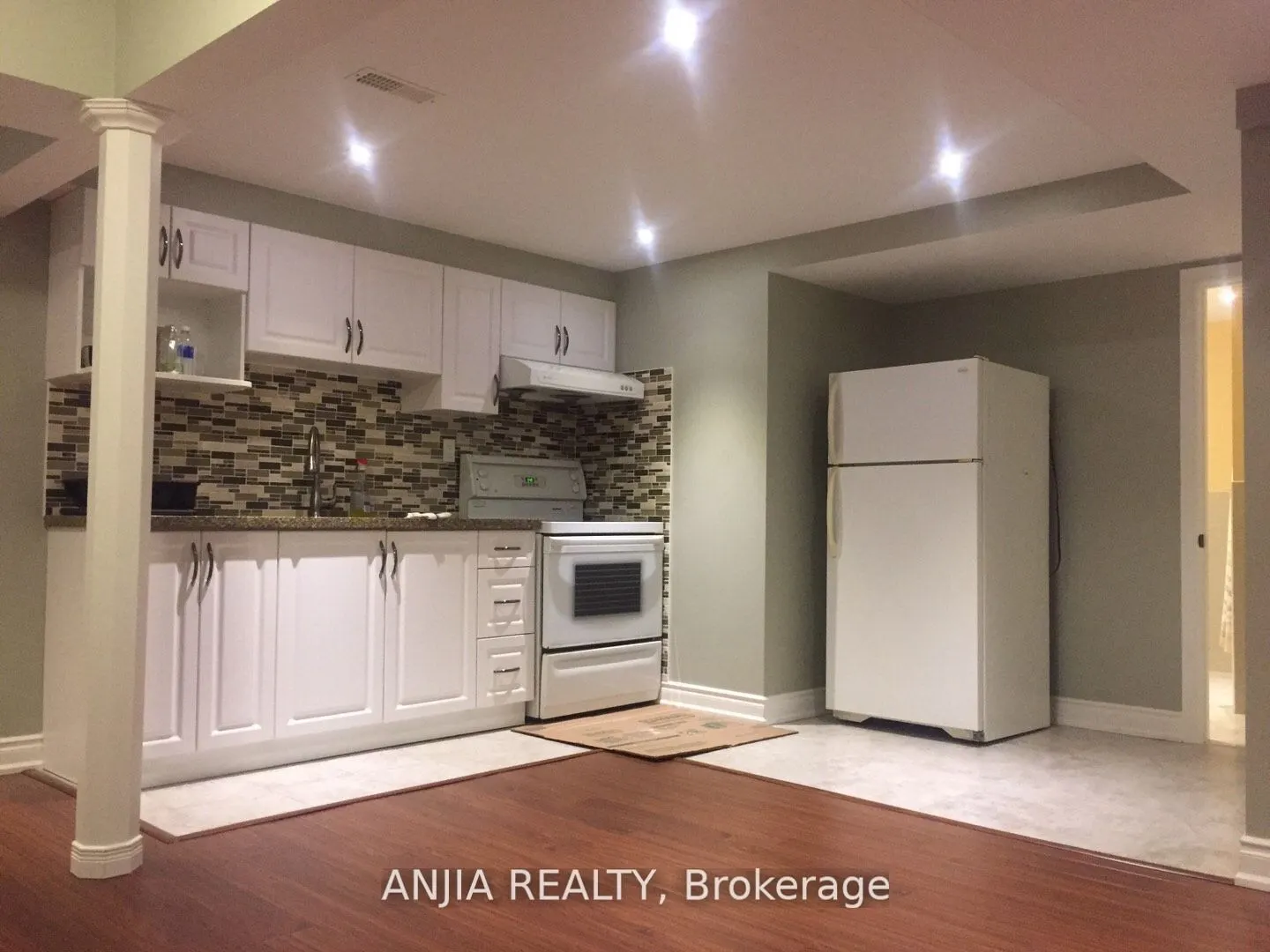 103 Castleglen Boulevard, #Bsmt