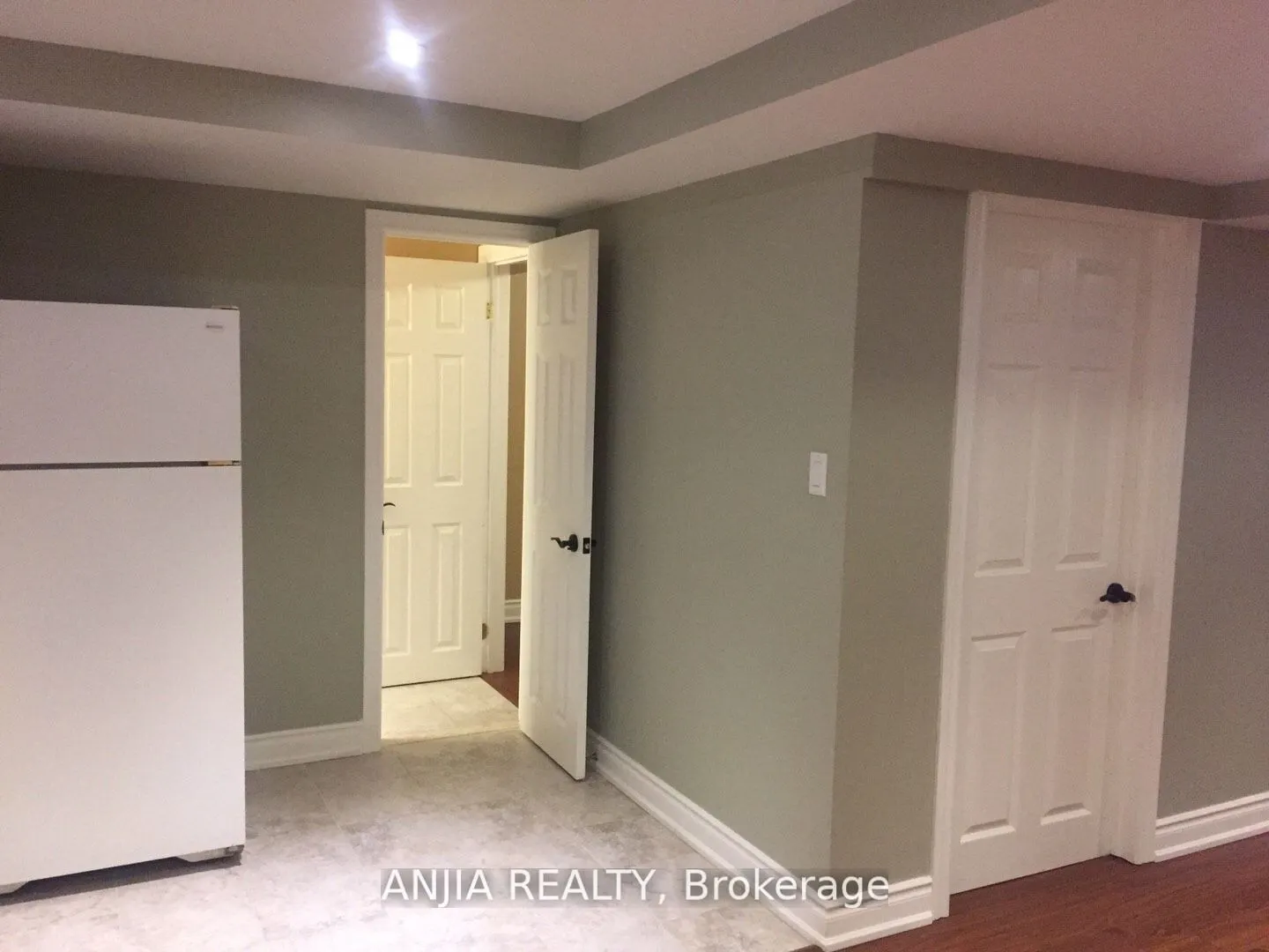 103 Castleglen Boulevard, #Bsmt