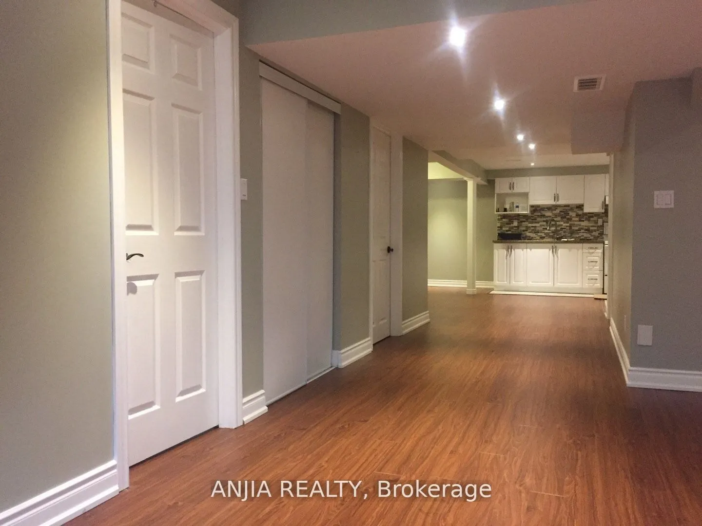 103 Castleglen Boulevard, #Bsmt