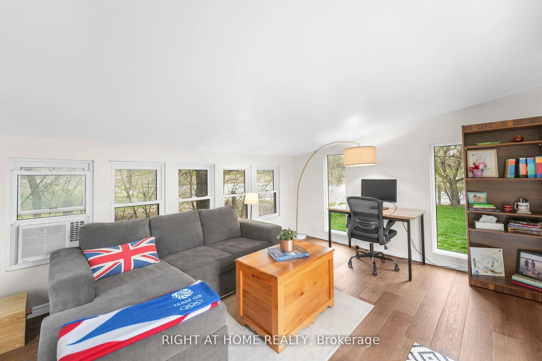 17083 Warden Avenue