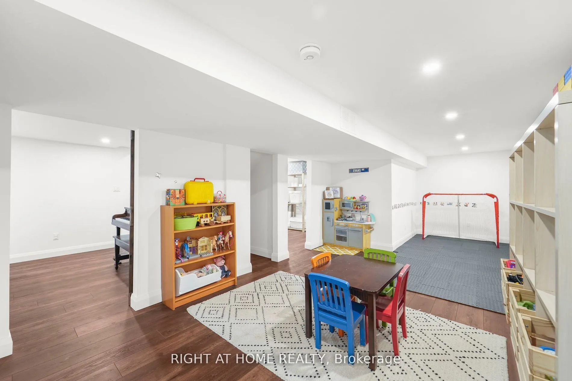 17083 Warden Avenue