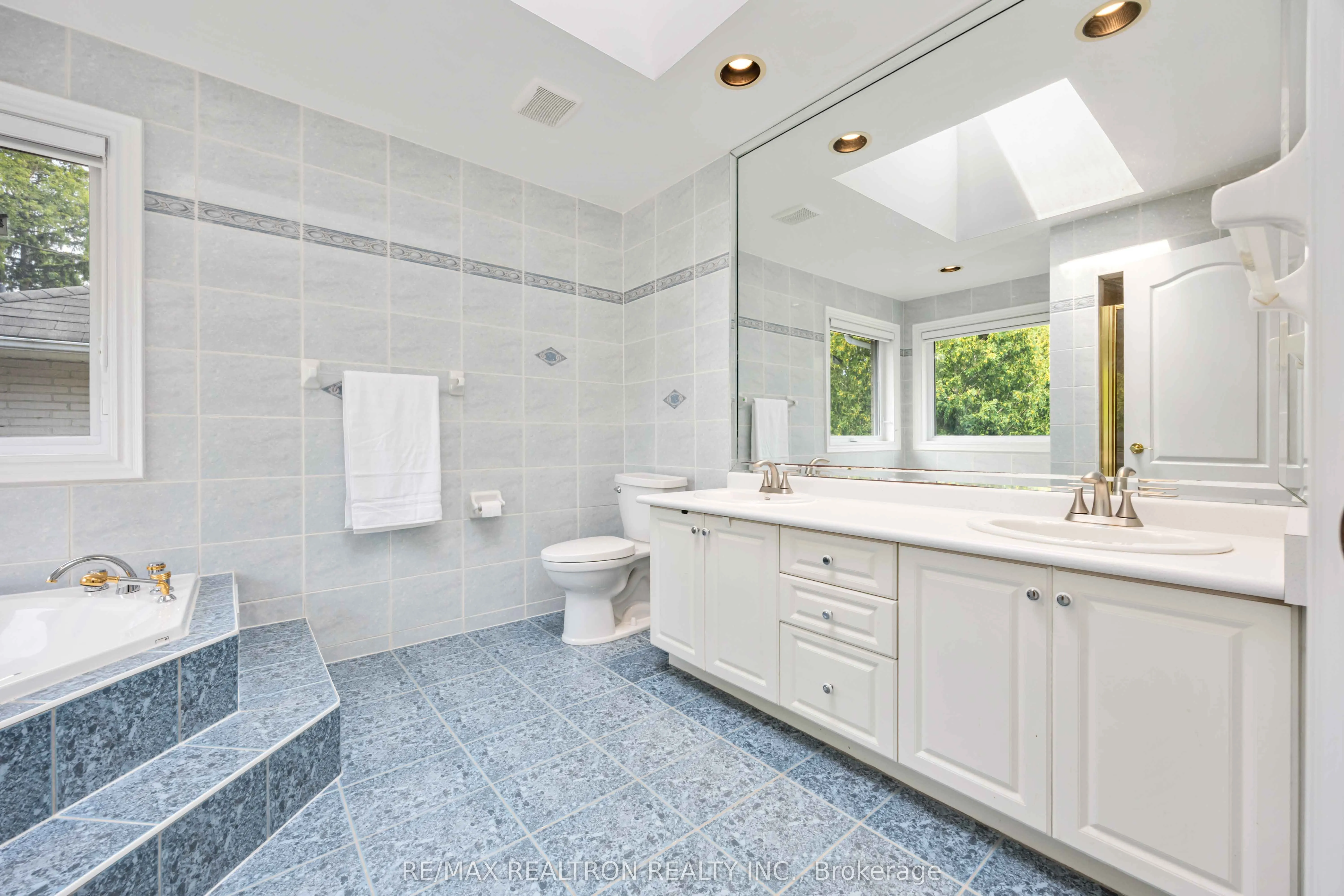 77 Sprucewood Drive