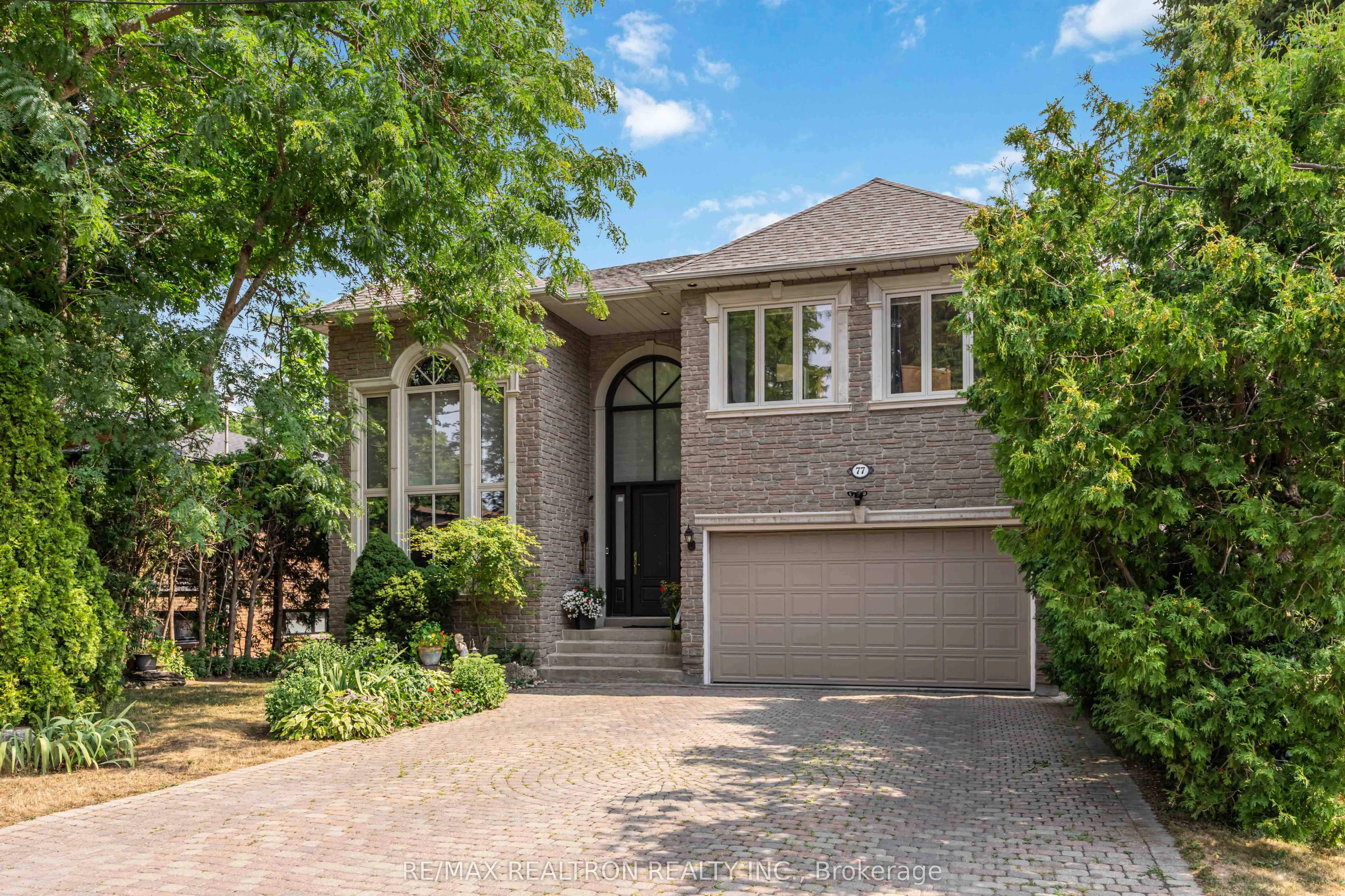 77 Sprucewood Drive
