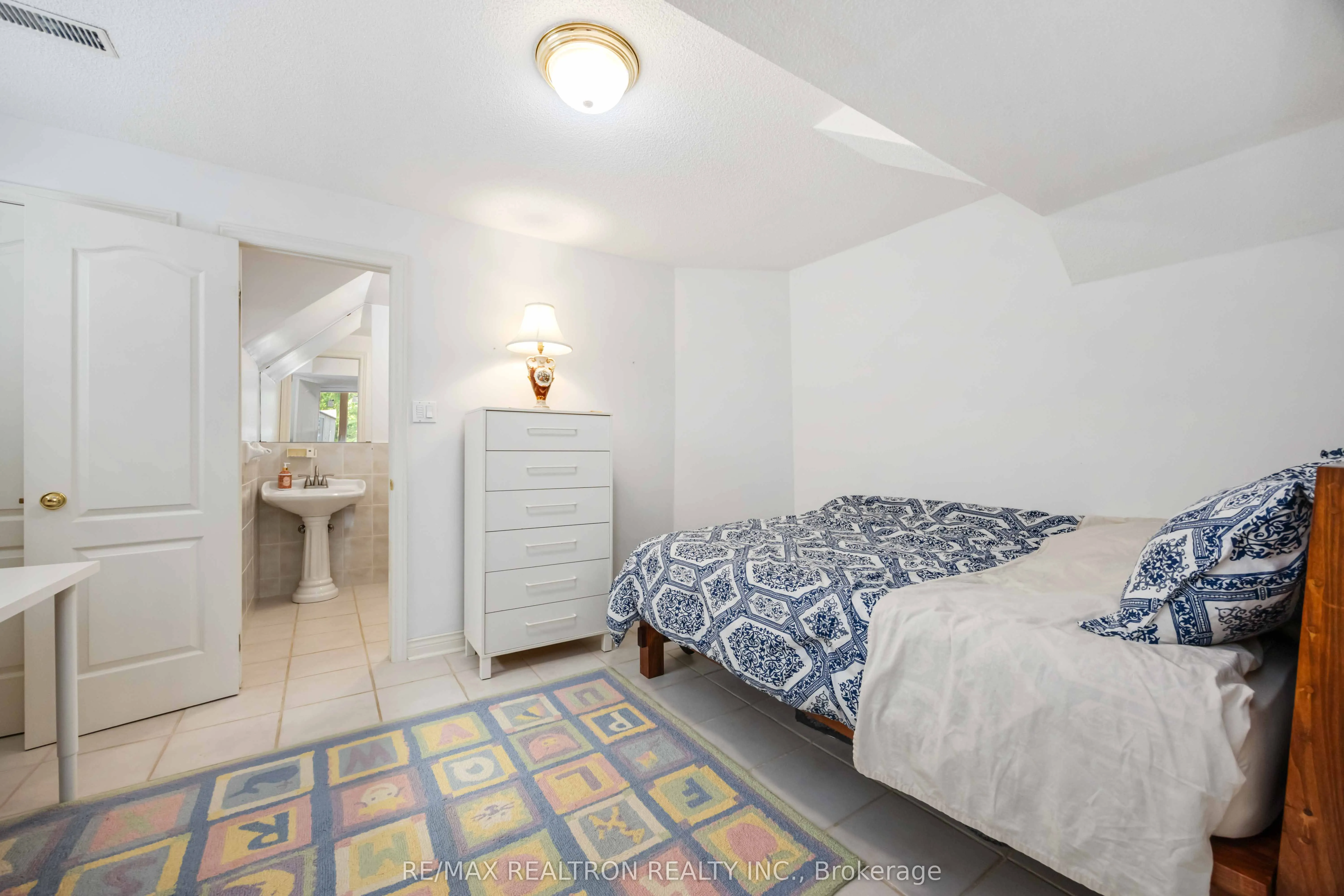 77 Sprucewood Drive