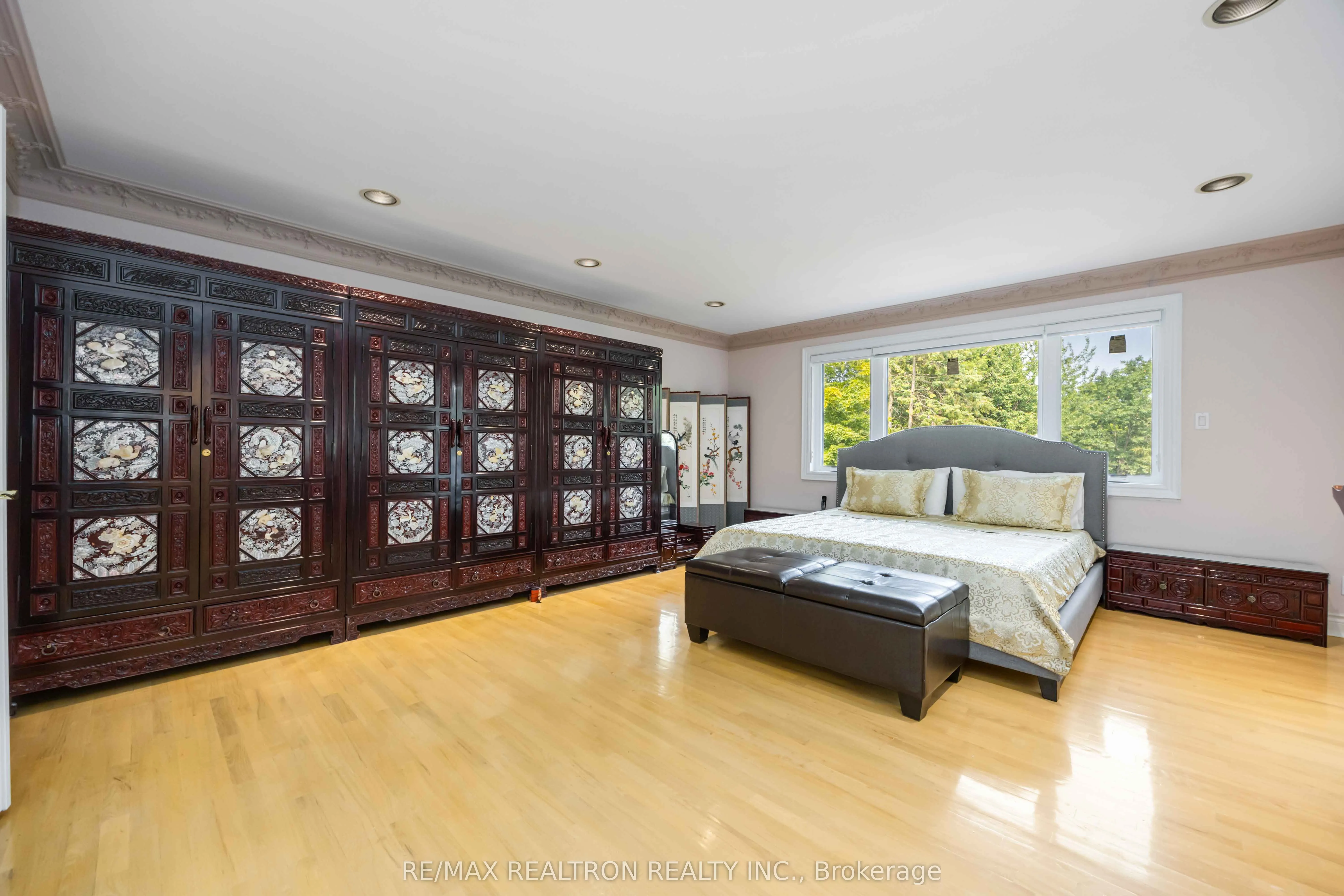 77 Sprucewood Drive