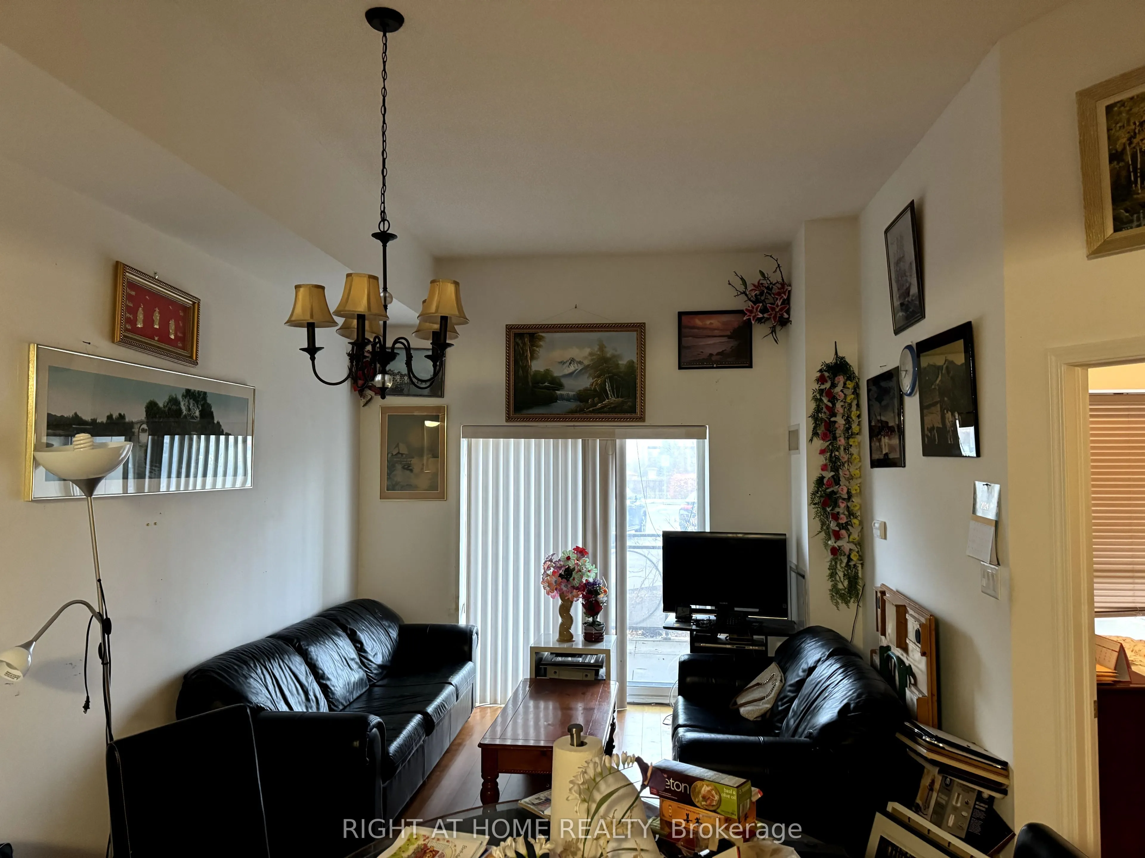 8 Maison Parc Court, #118