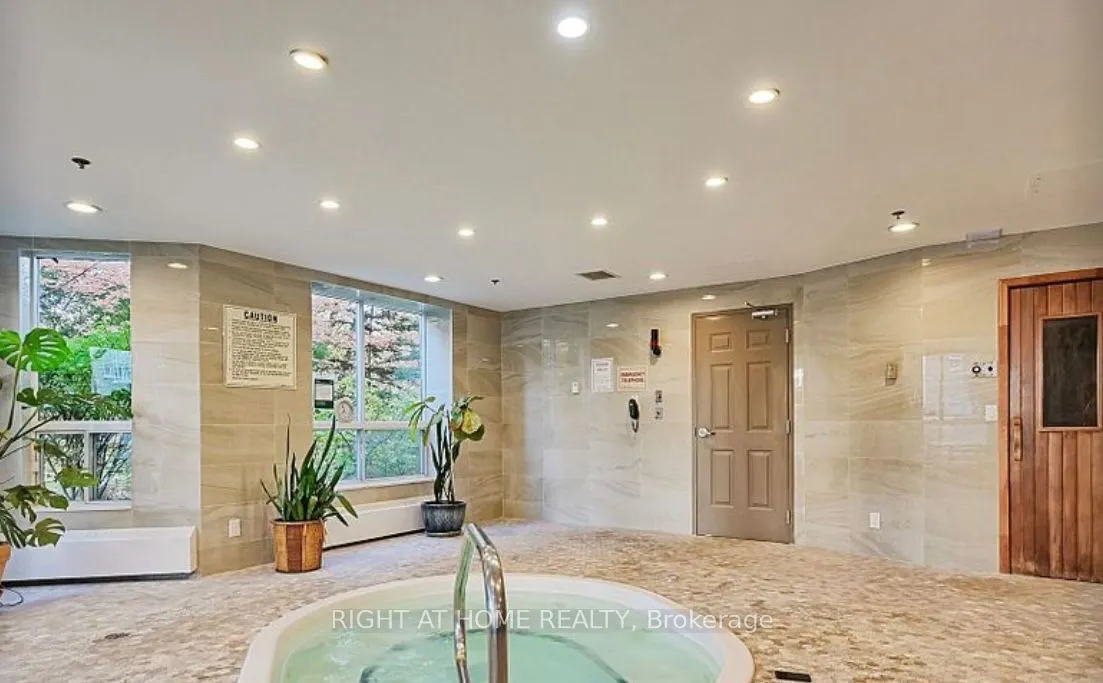 8 Maison Parc Court, #118