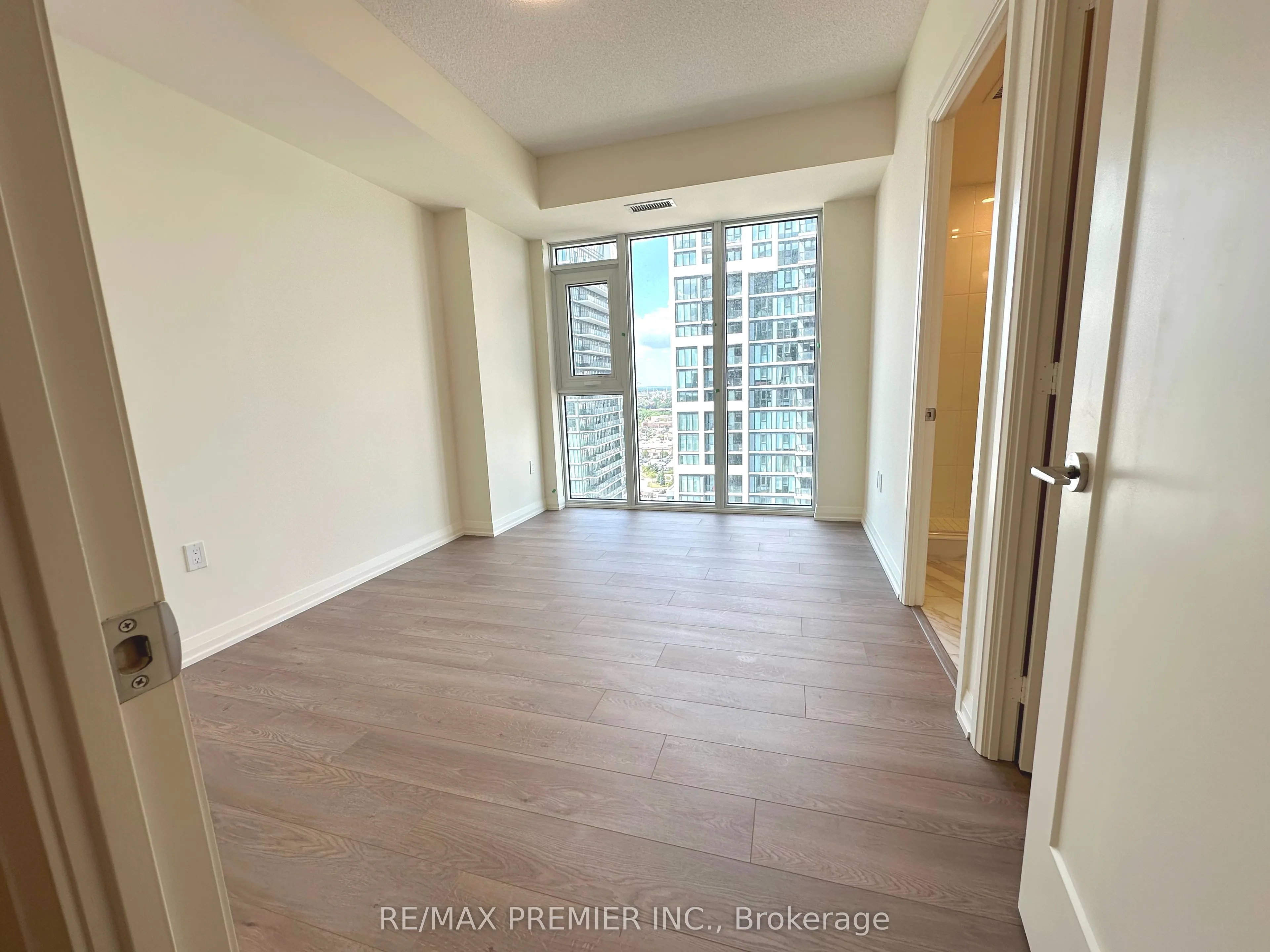 8960 Jane Street, #1903