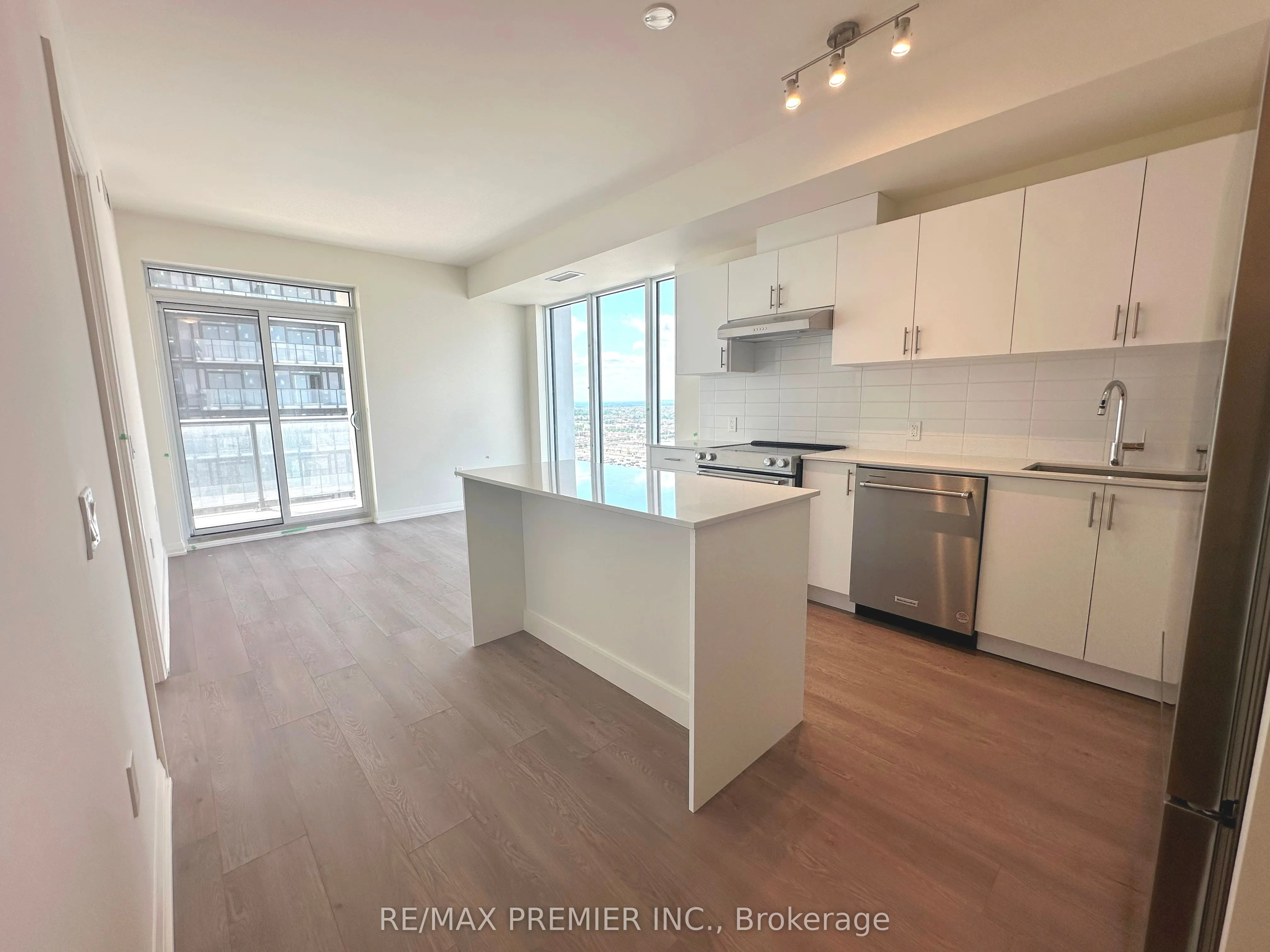 8960 Jane Street, #1903