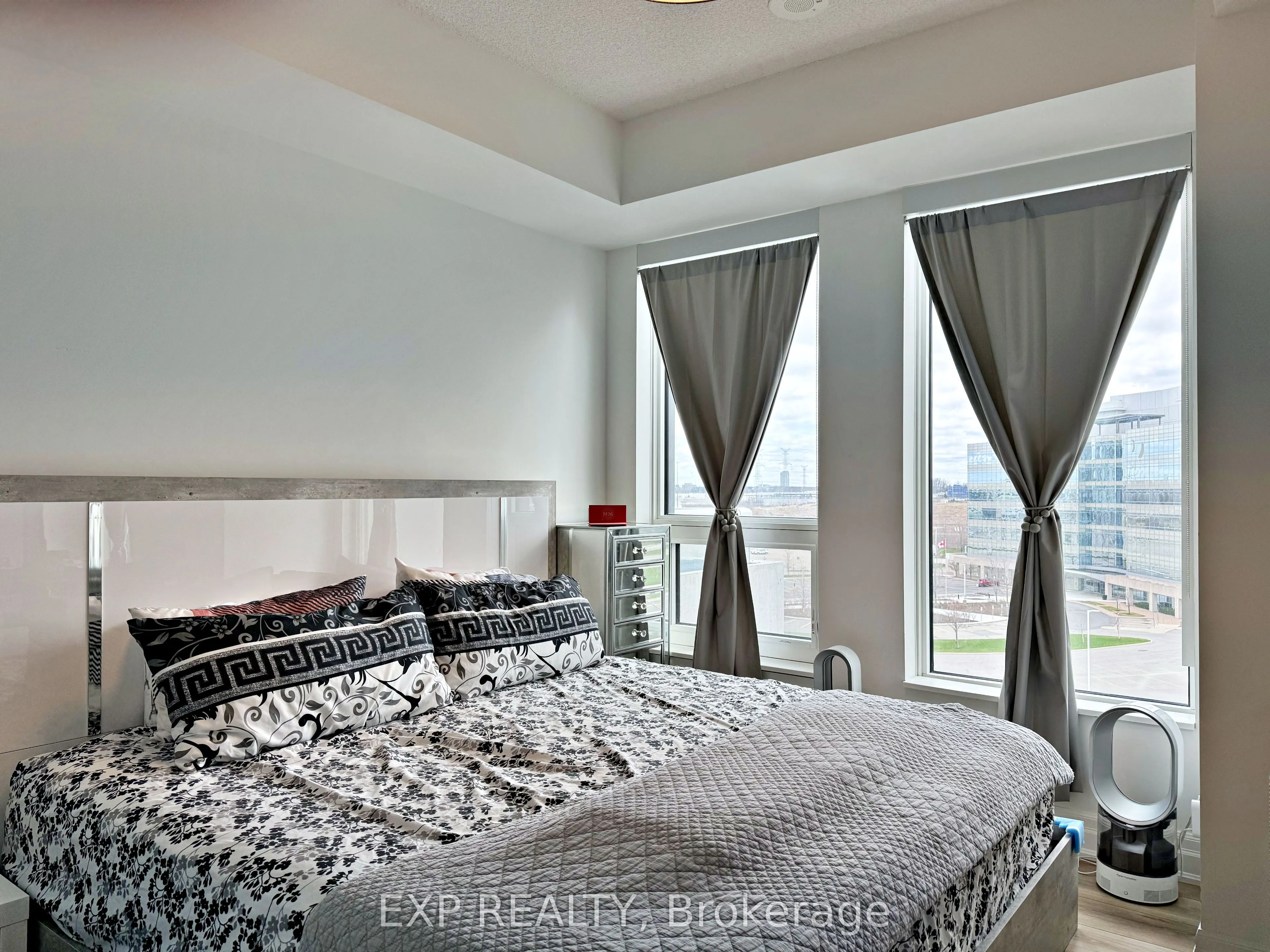 10 Rouge Valley Drive W, #712