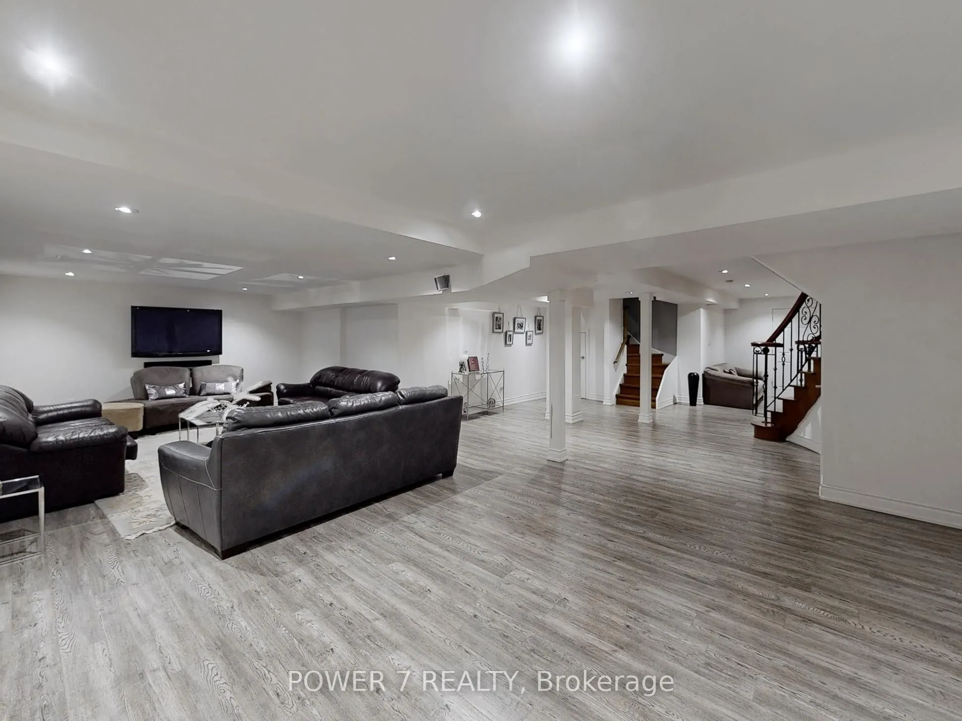 76 Silver Rose Crescent