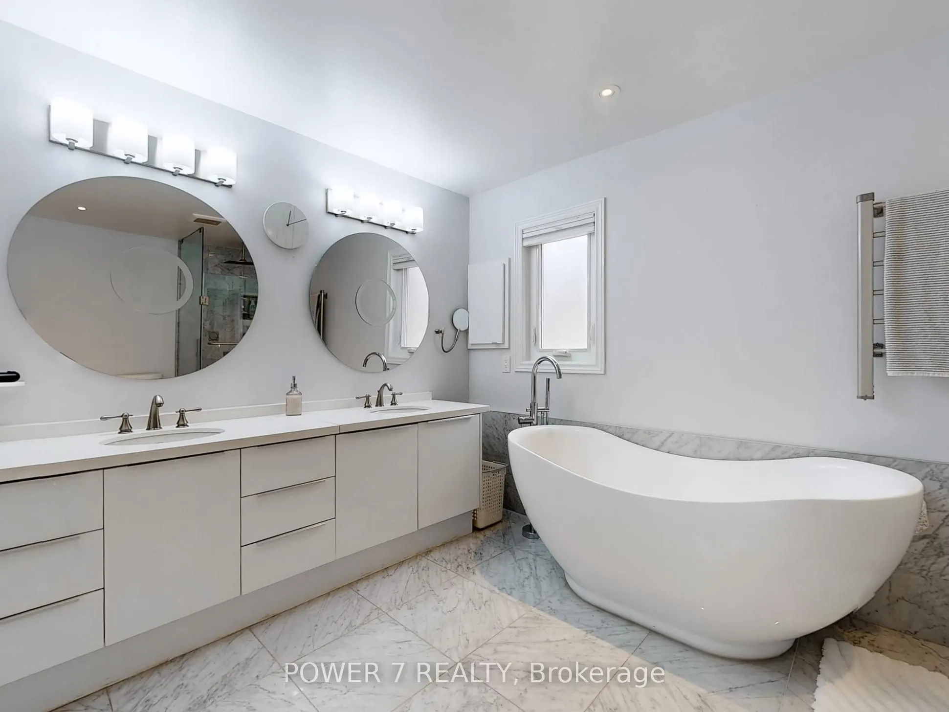 76 Silver Rose Crescent