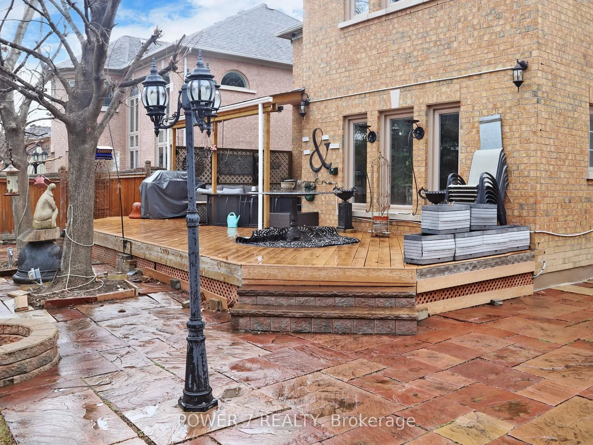 76 Silver Rose Crescent