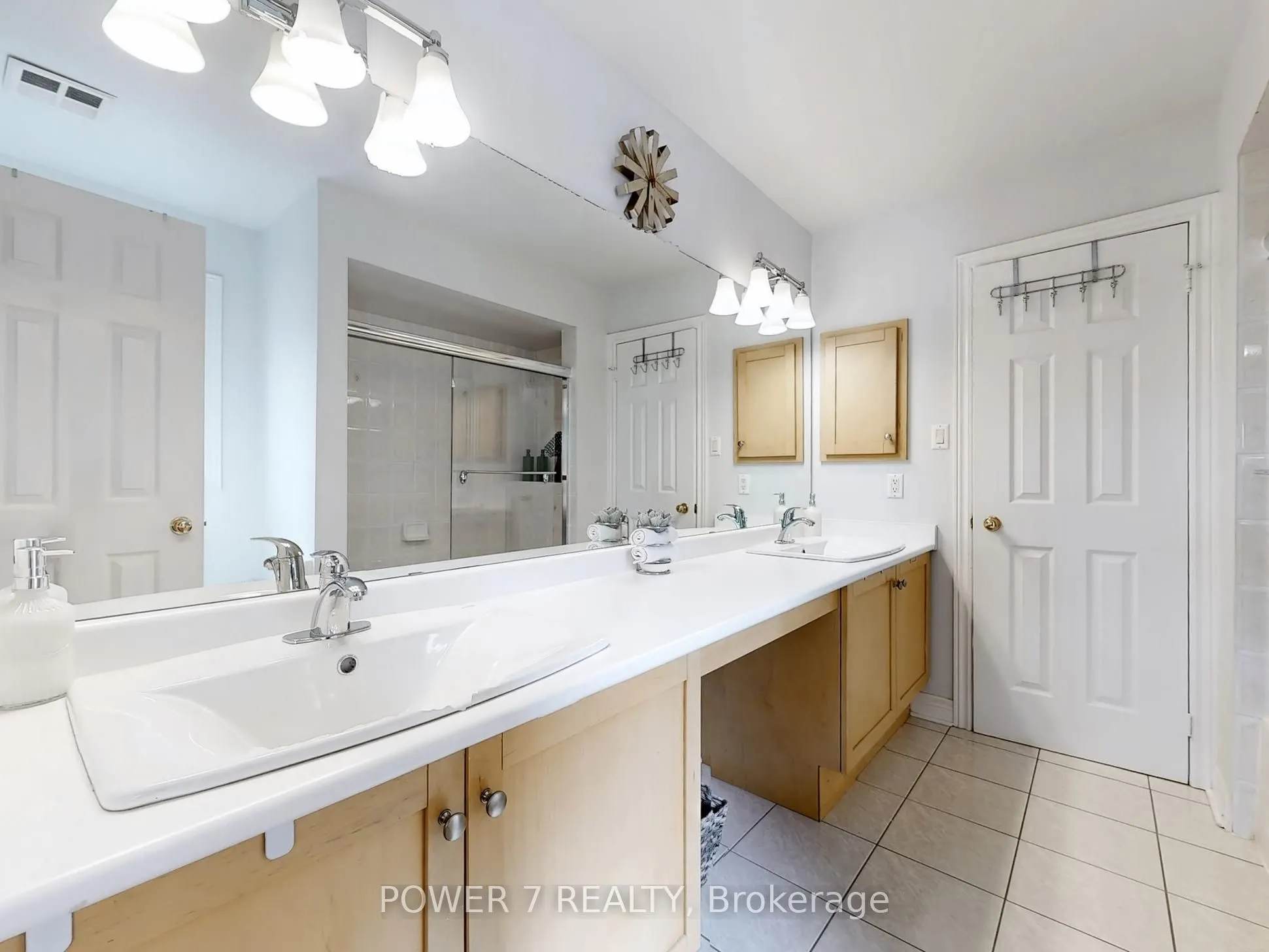 76 Silver Rose Crescent