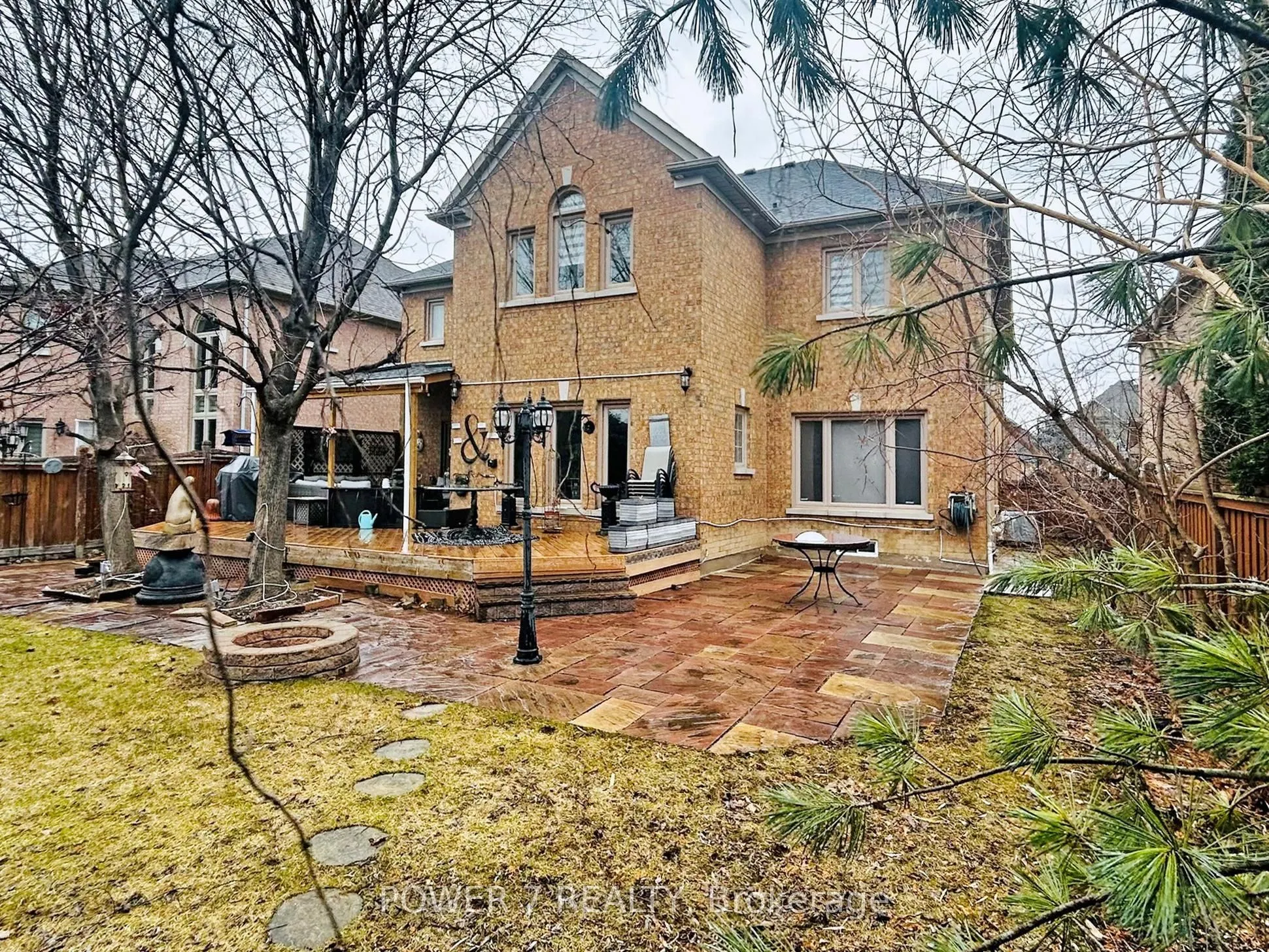76 Silver Rose Crescent