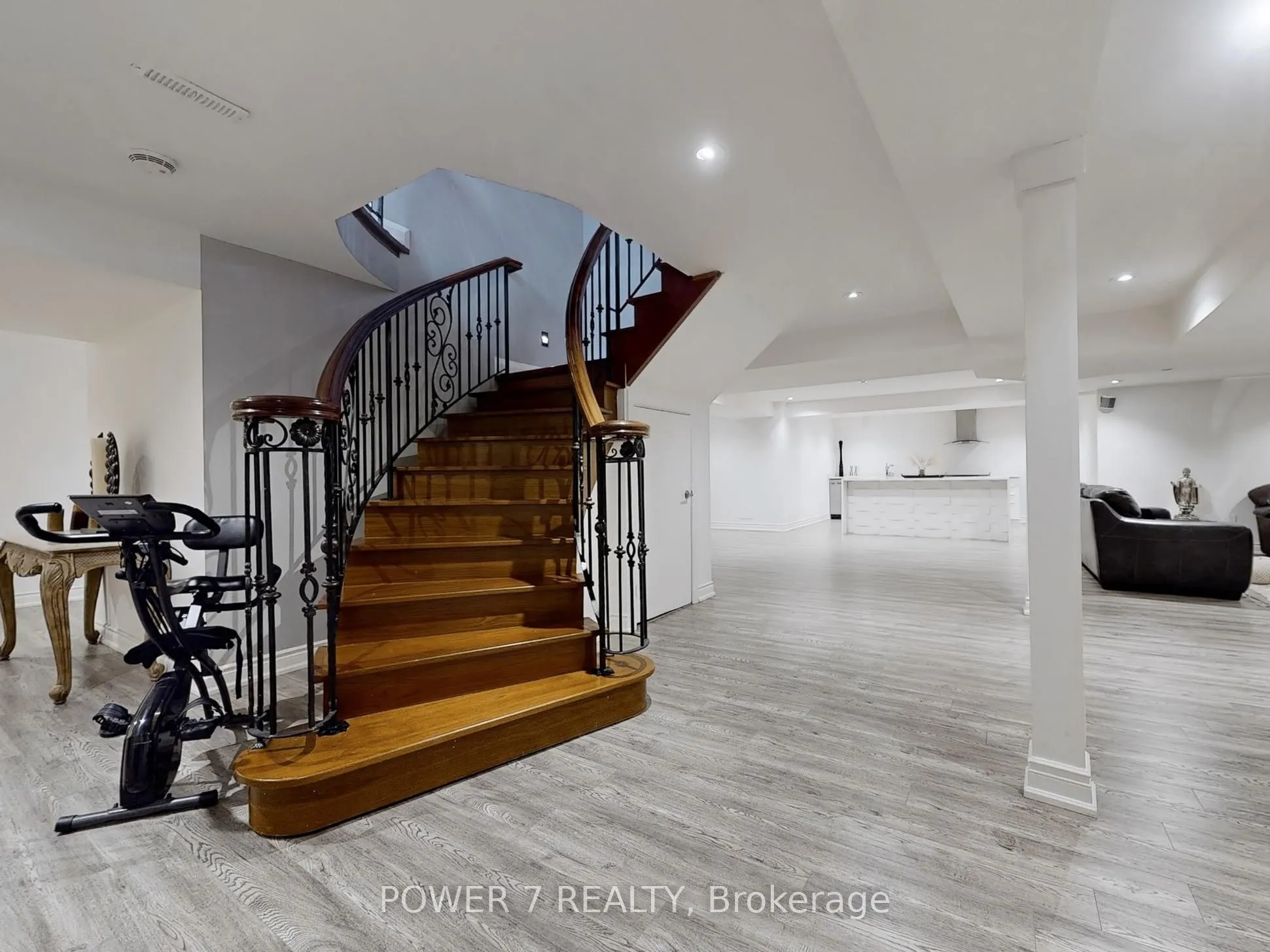 76 Silver Rose Crescent