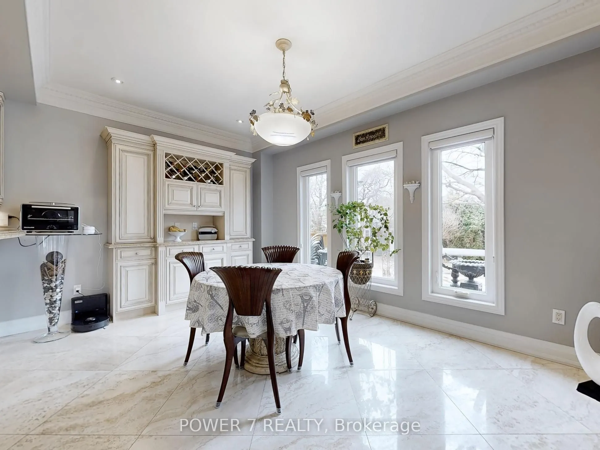 76 Silver Rose Crescent