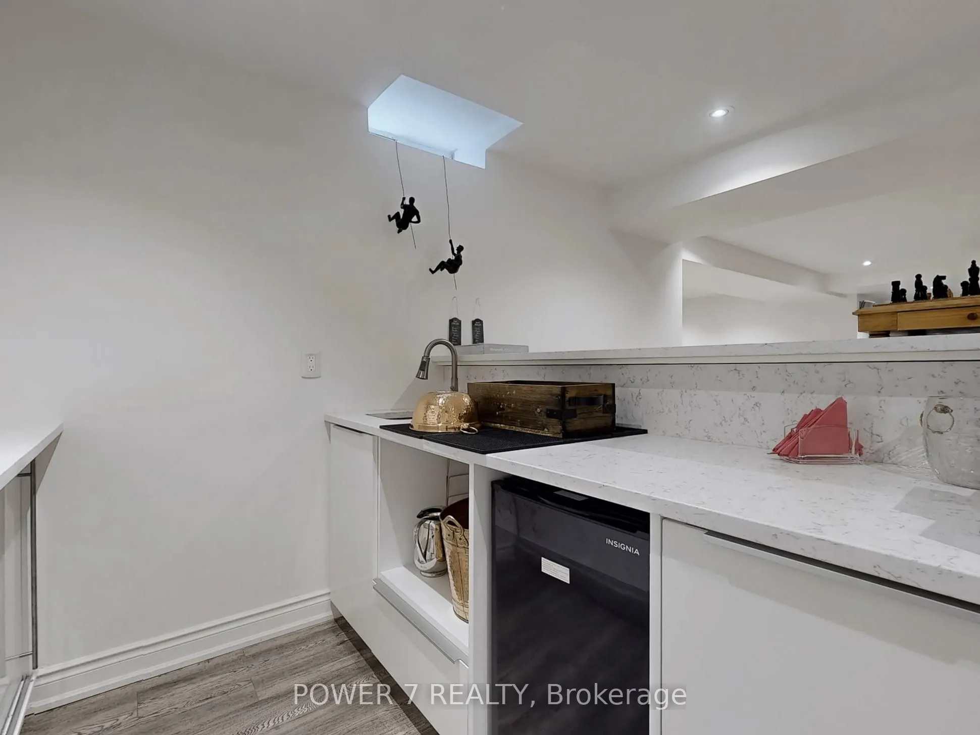 76 Silver Rose Crescent