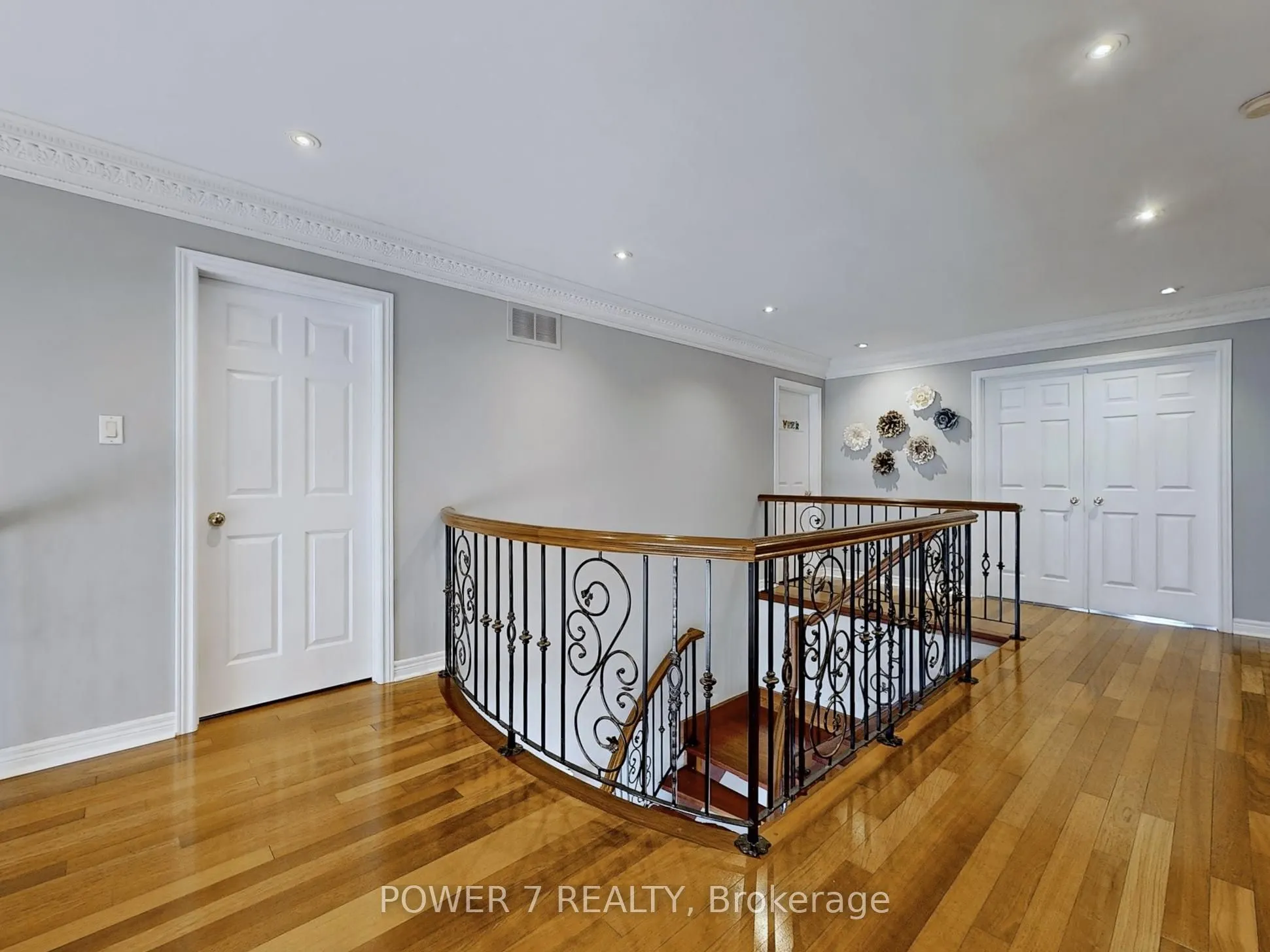 76 Silver Rose Crescent
