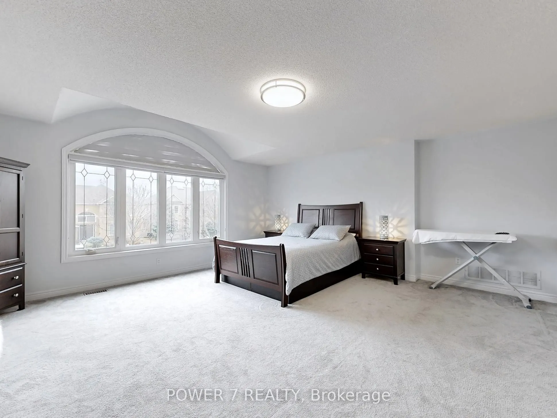 76 Silver Rose Crescent