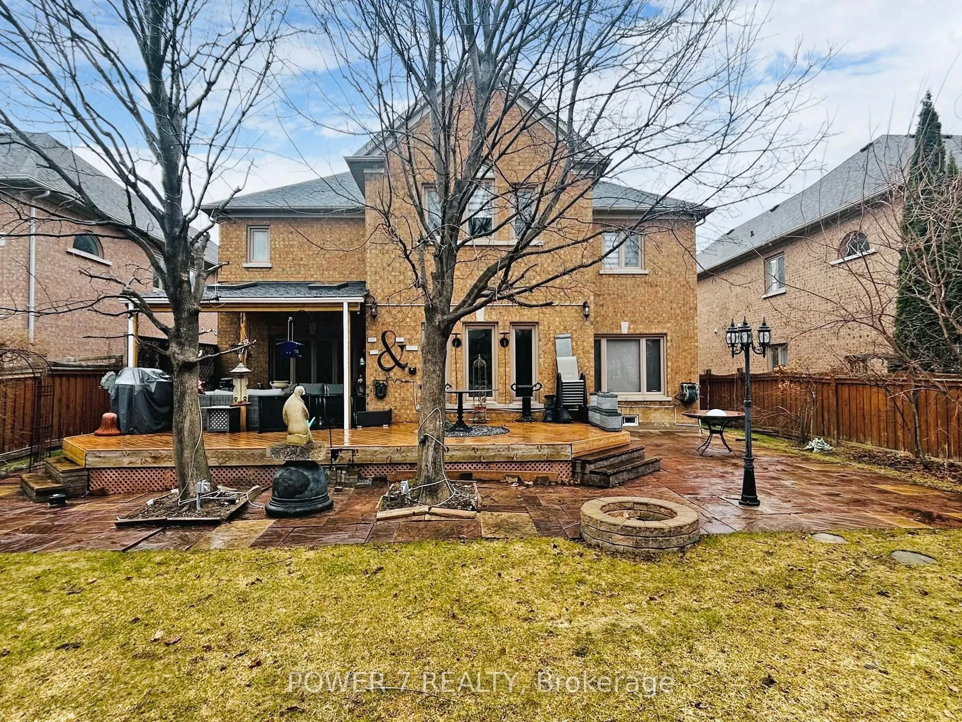 76 Silver Rose Crescent